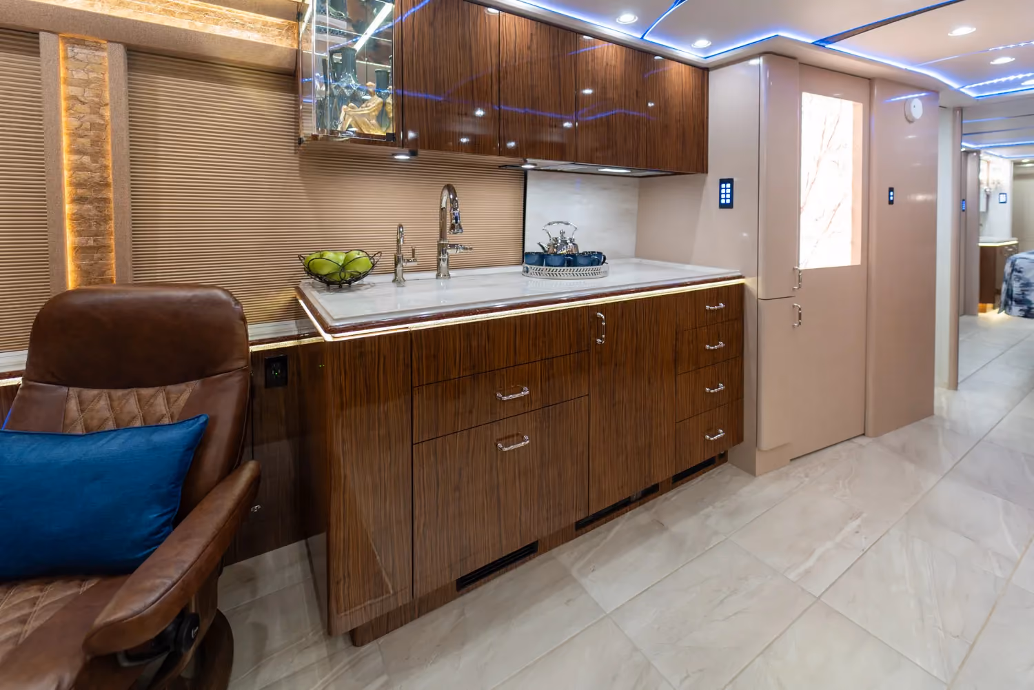 Marathon Coach #1370 | Luxury Motorcoach for Sale