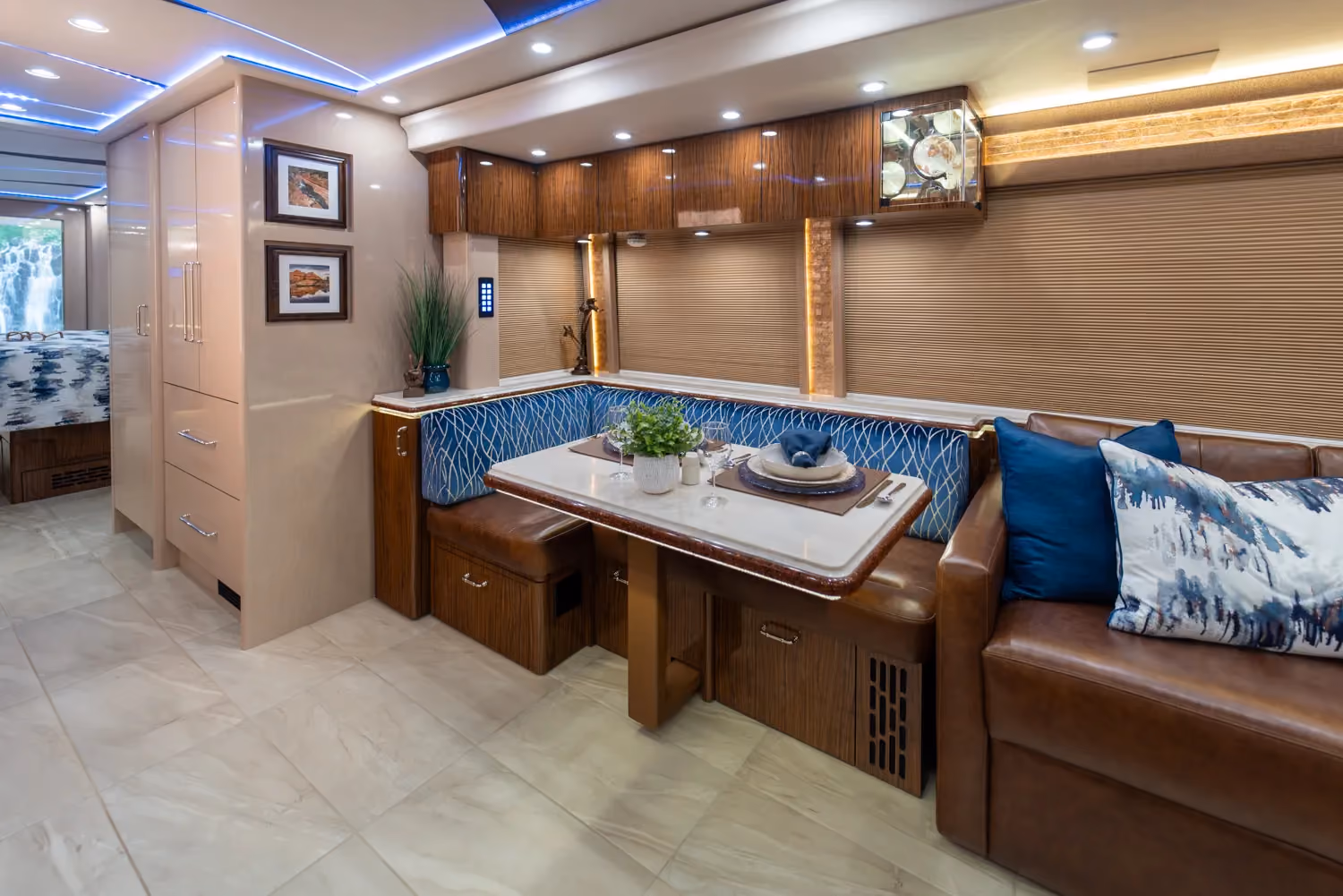 Marathon Coach #1370 | Luxury Motorcoach for Sale