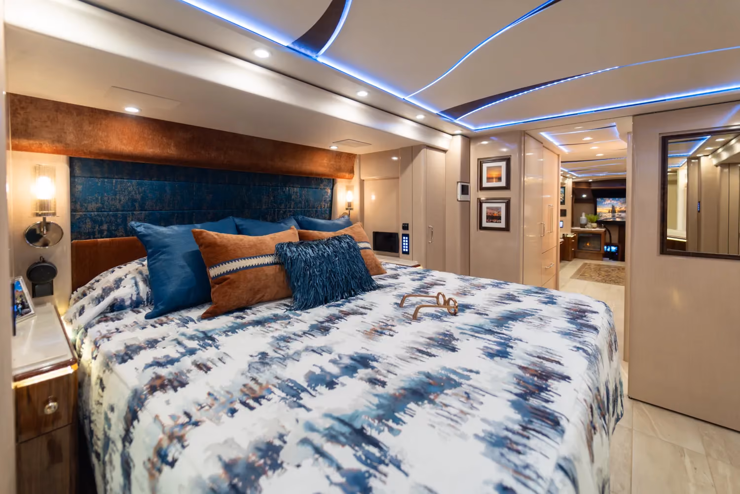 Marathon Coach #1370 | Luxury Motorcoach for Sale