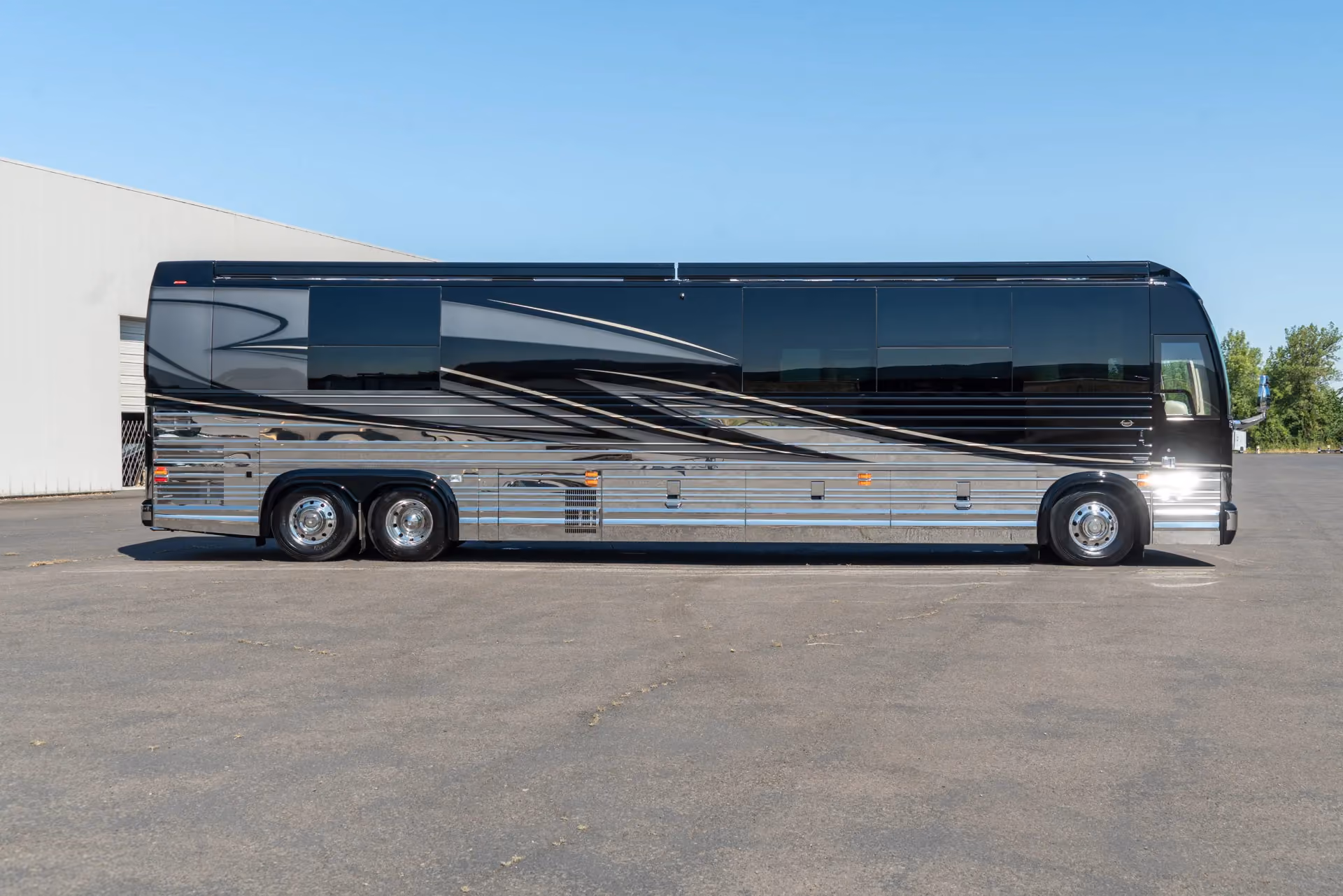 Marathon Coach #1372 | Luxury Motorcoach for Sale