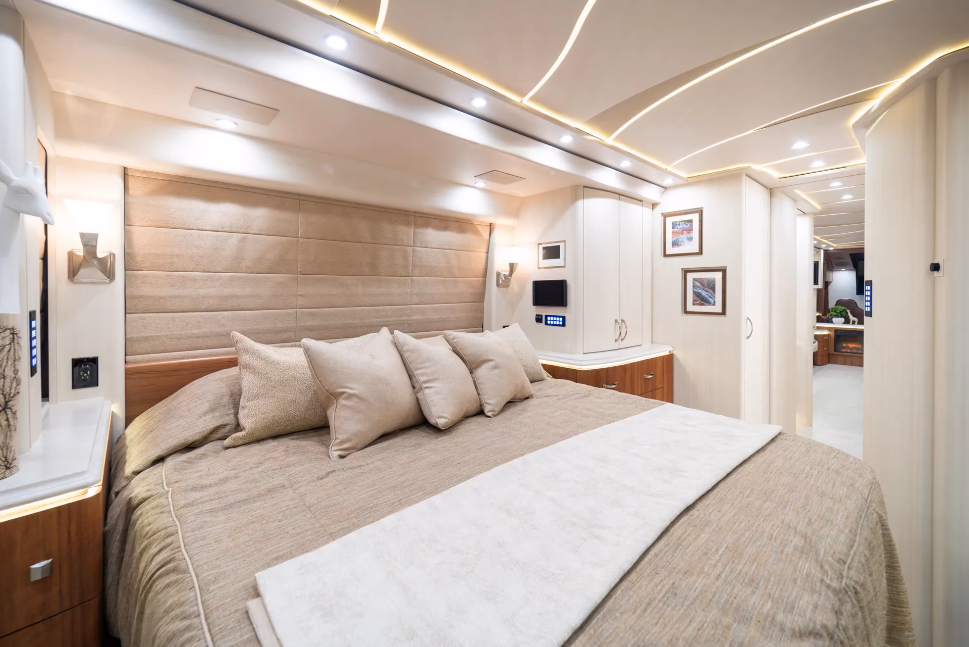 Marathon Coach #1376 | Luxury Motorcoach for Sale