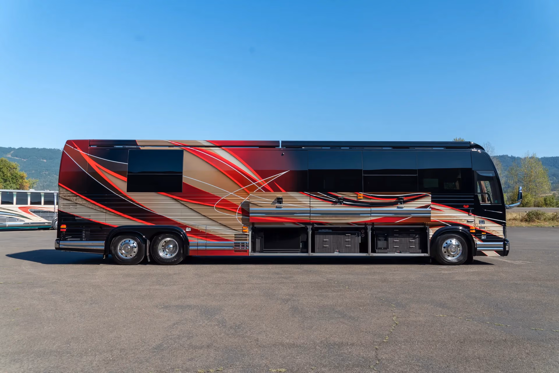 Marathon Coach #1376 | Luxury Motorcoach for Sale