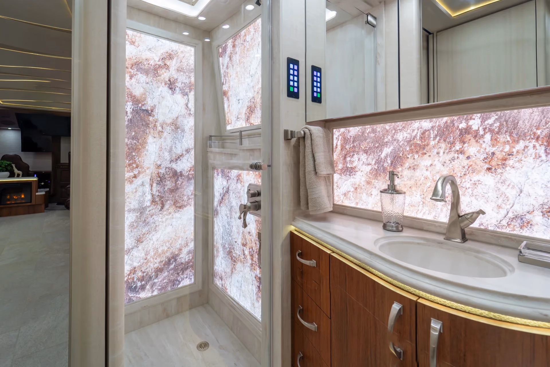 Marathon Coach #1376 | Luxury Motorcoach for Sale