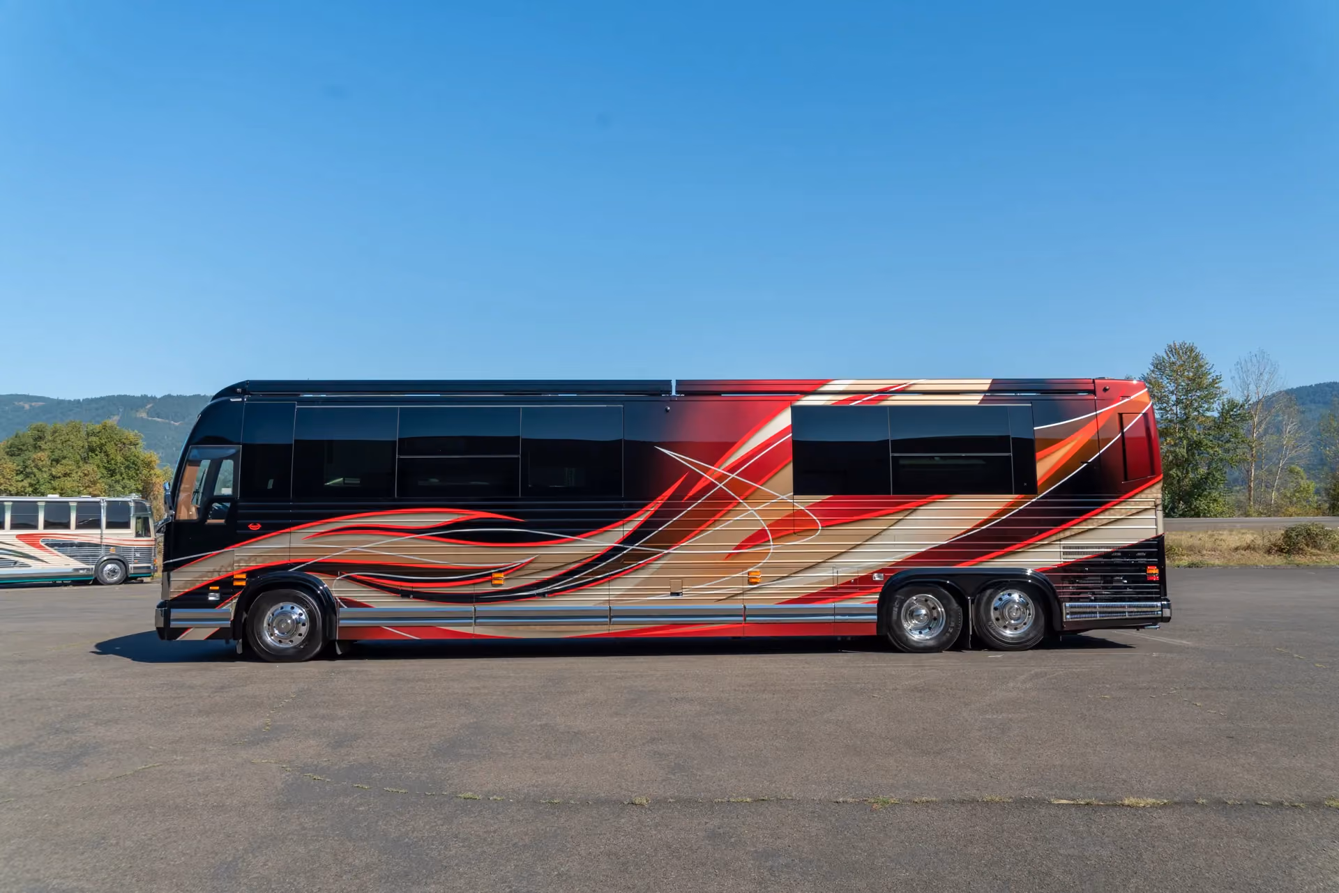 Marathon Coach #1376 | Luxury Motorcoach for Sale