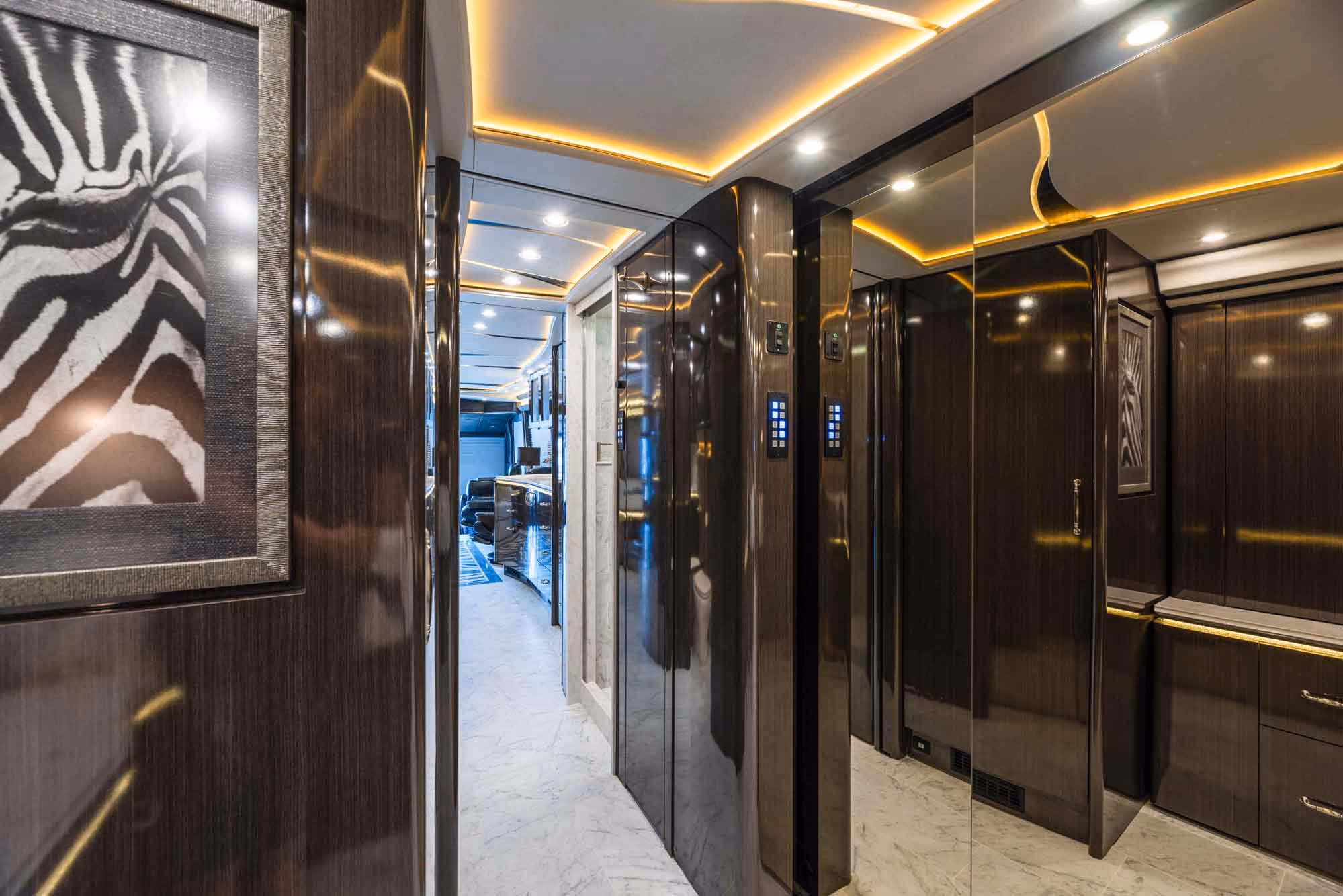 Interior bedroom of Marathon Coach 1321