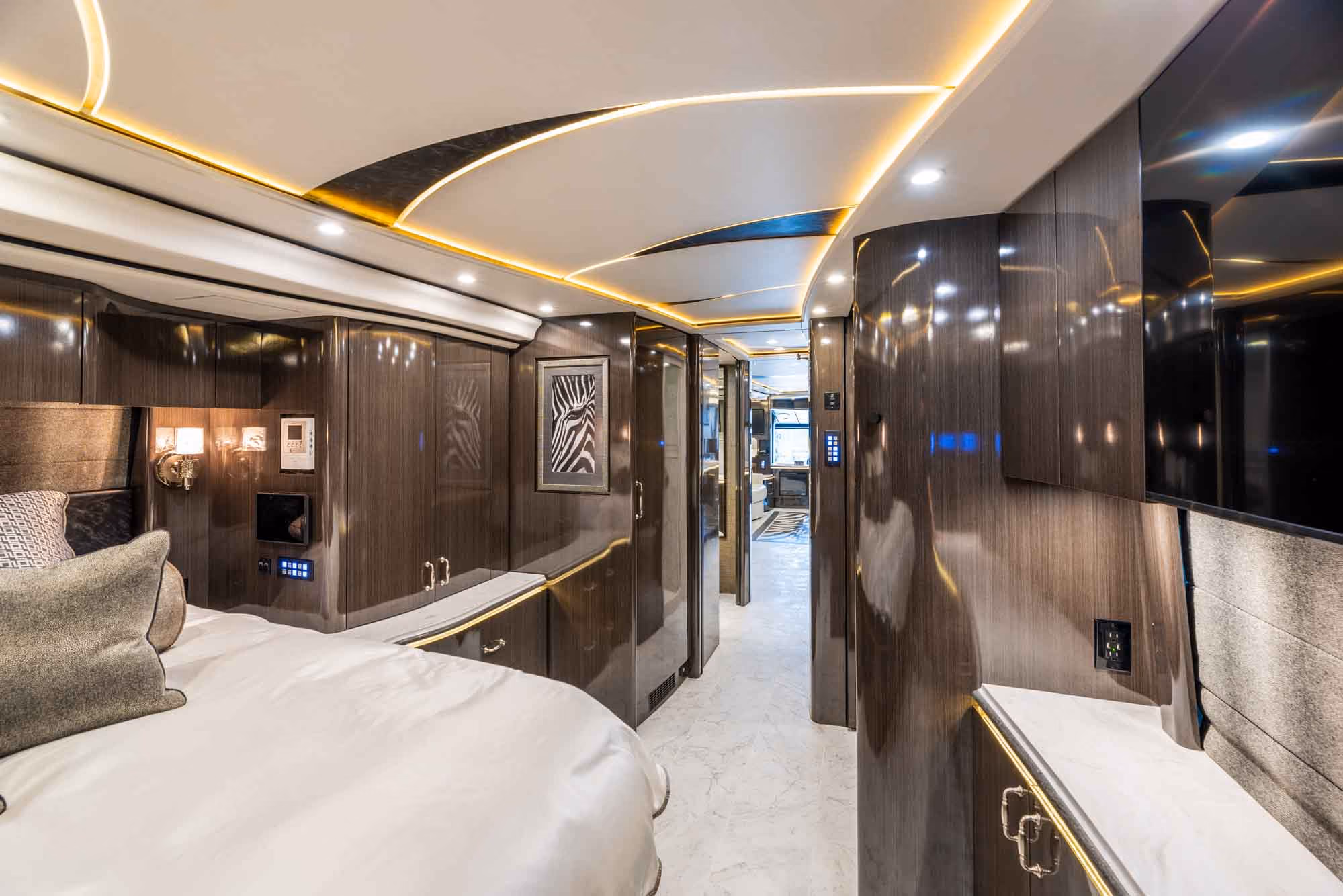 Interior finishes of Marathon Coach 1321