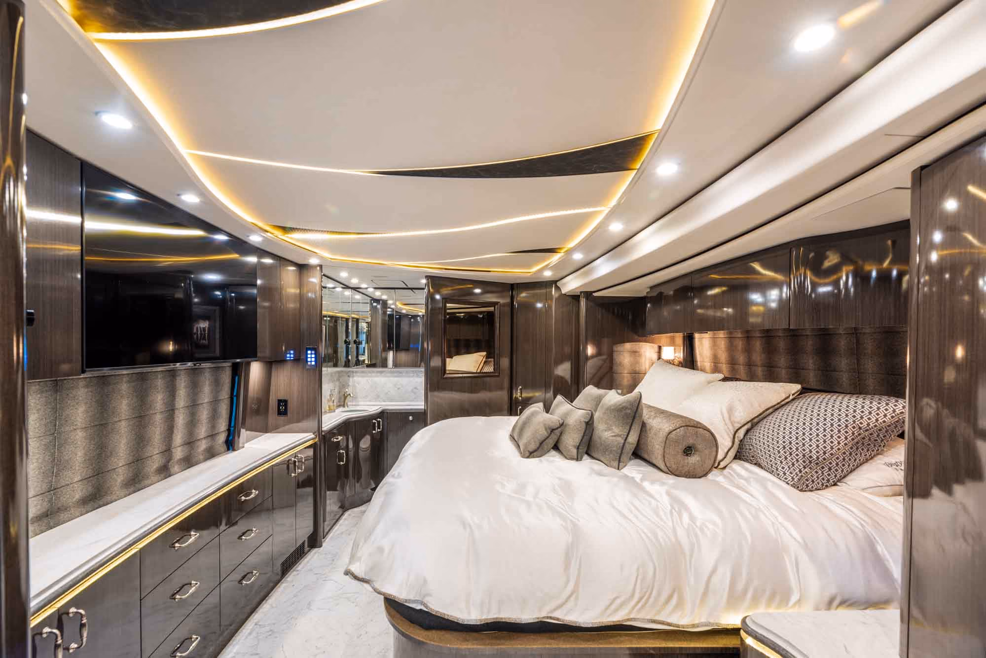 Interior bedroom detail of Marathon Coach 1321