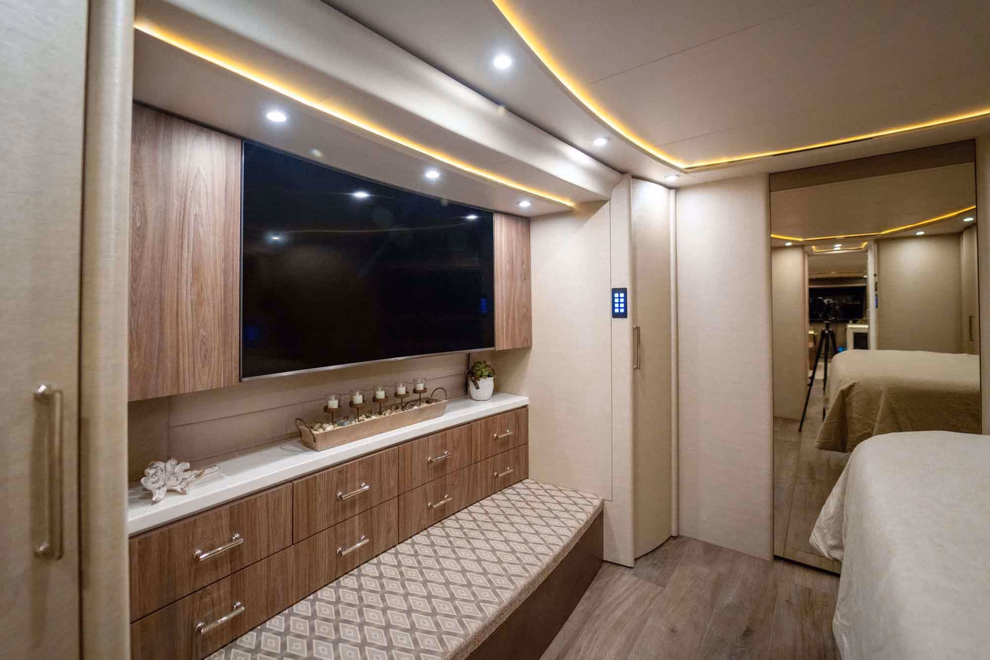 Interior bedroom detail of Marathon Coach 1287
