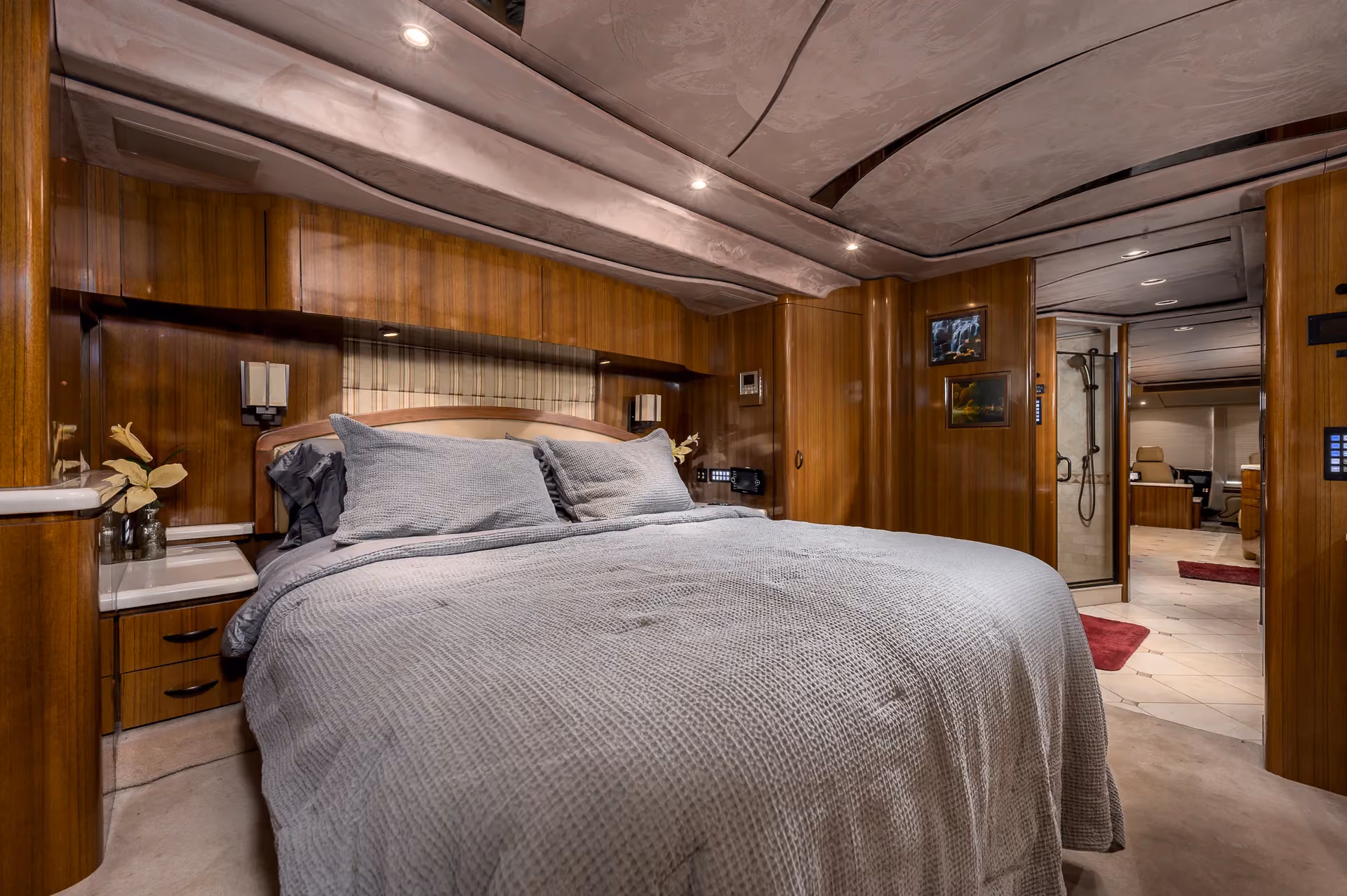 Interior bedroom of Marathon Coach 1208