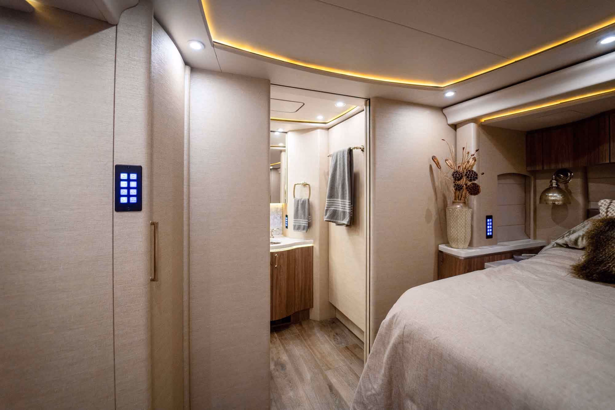 Interior cockpit of Marathon Coach 1287