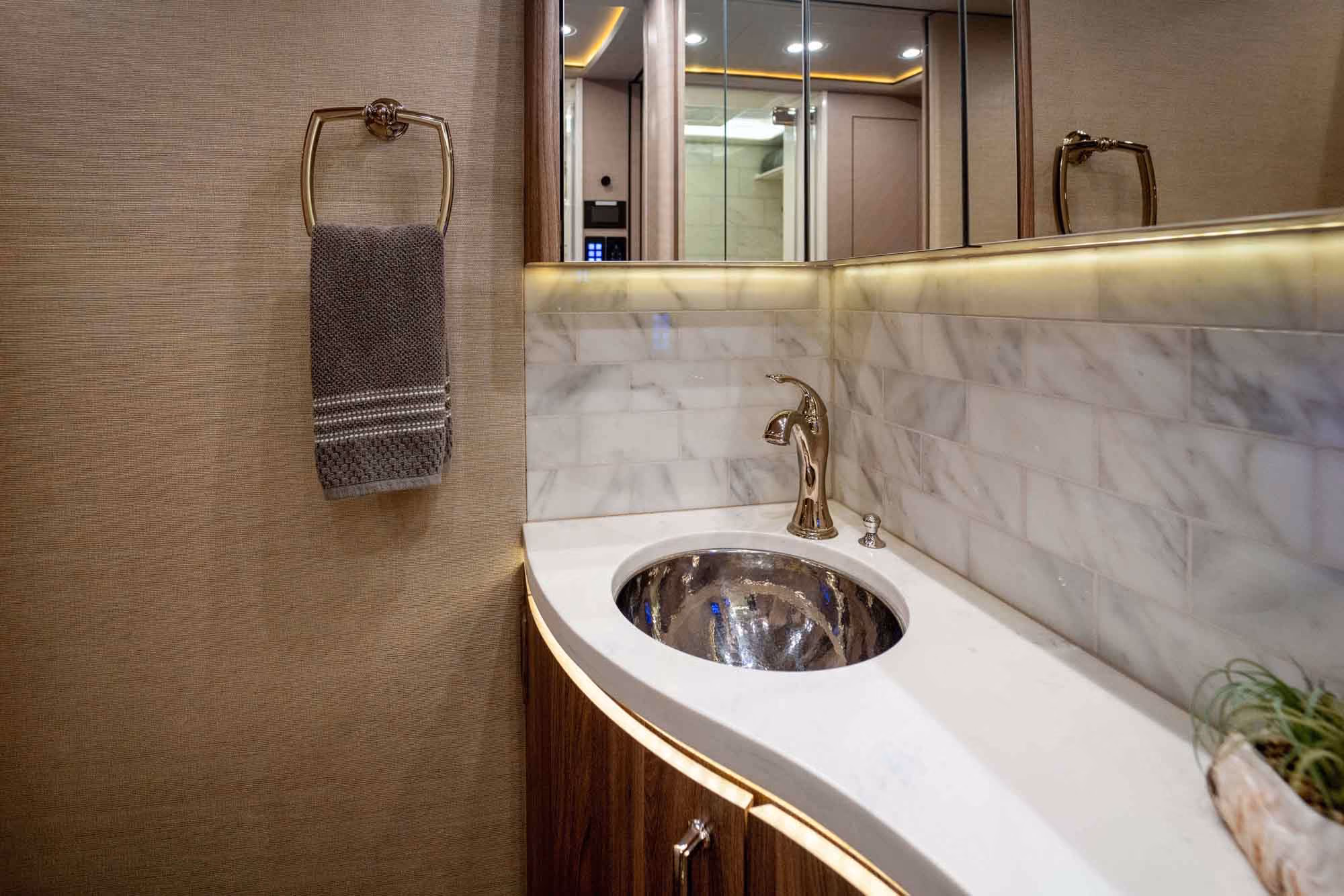 Interior bedroom of Marathon Coach 1287