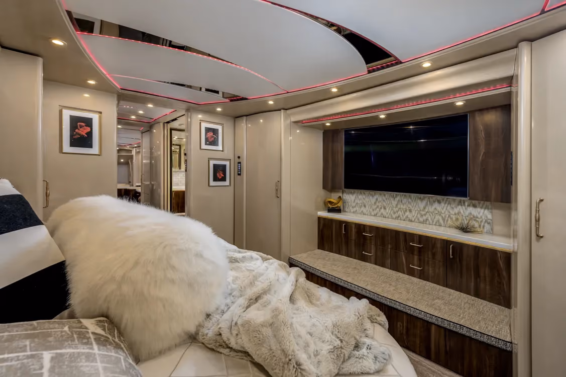 Interior bedroom of Marathon Coach 1258