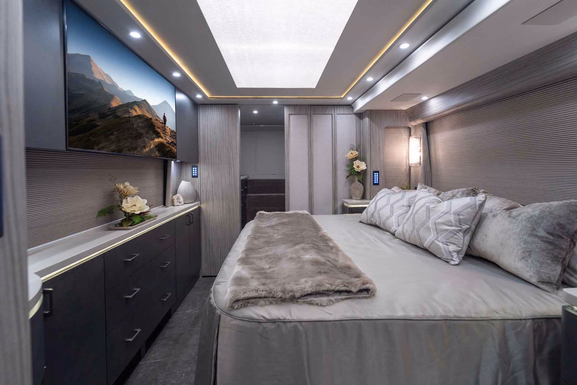 Marathon Coach #1399 | Luxury Motorcoach for Sale