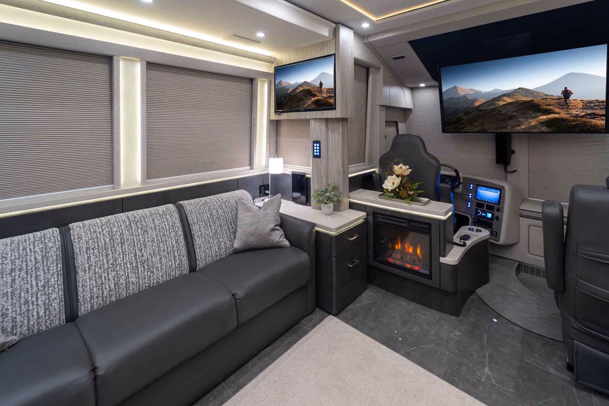 Marathon Coach #1399 | Luxury Motorcoach for Sale