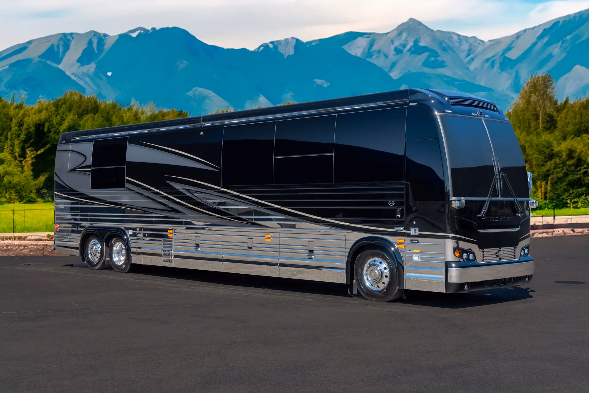 Marathon Coach #1372 | Luxury Motorcoach for Sale
