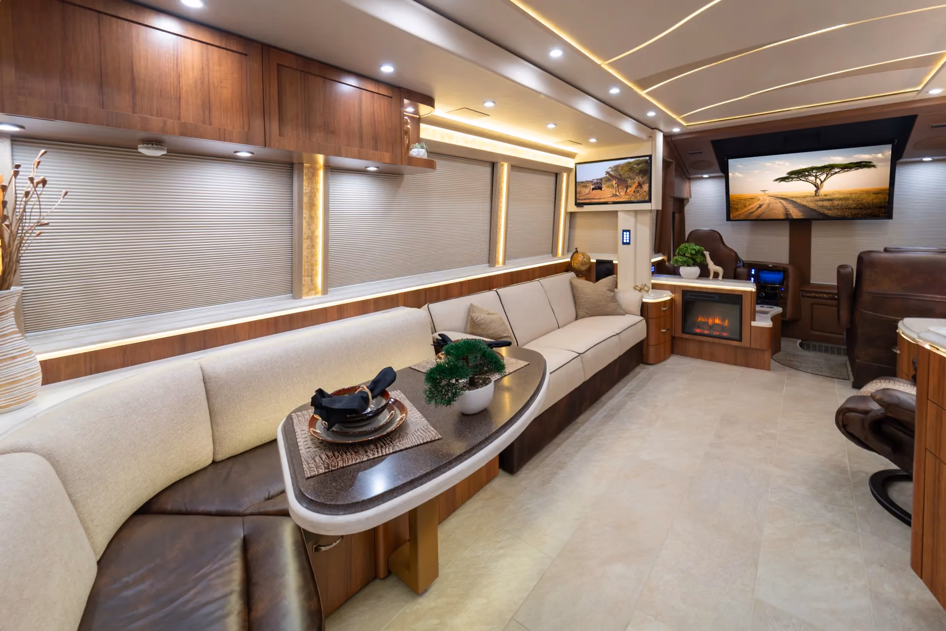 Marathon Coach #1376 | Luxury Motorcoach for Sale