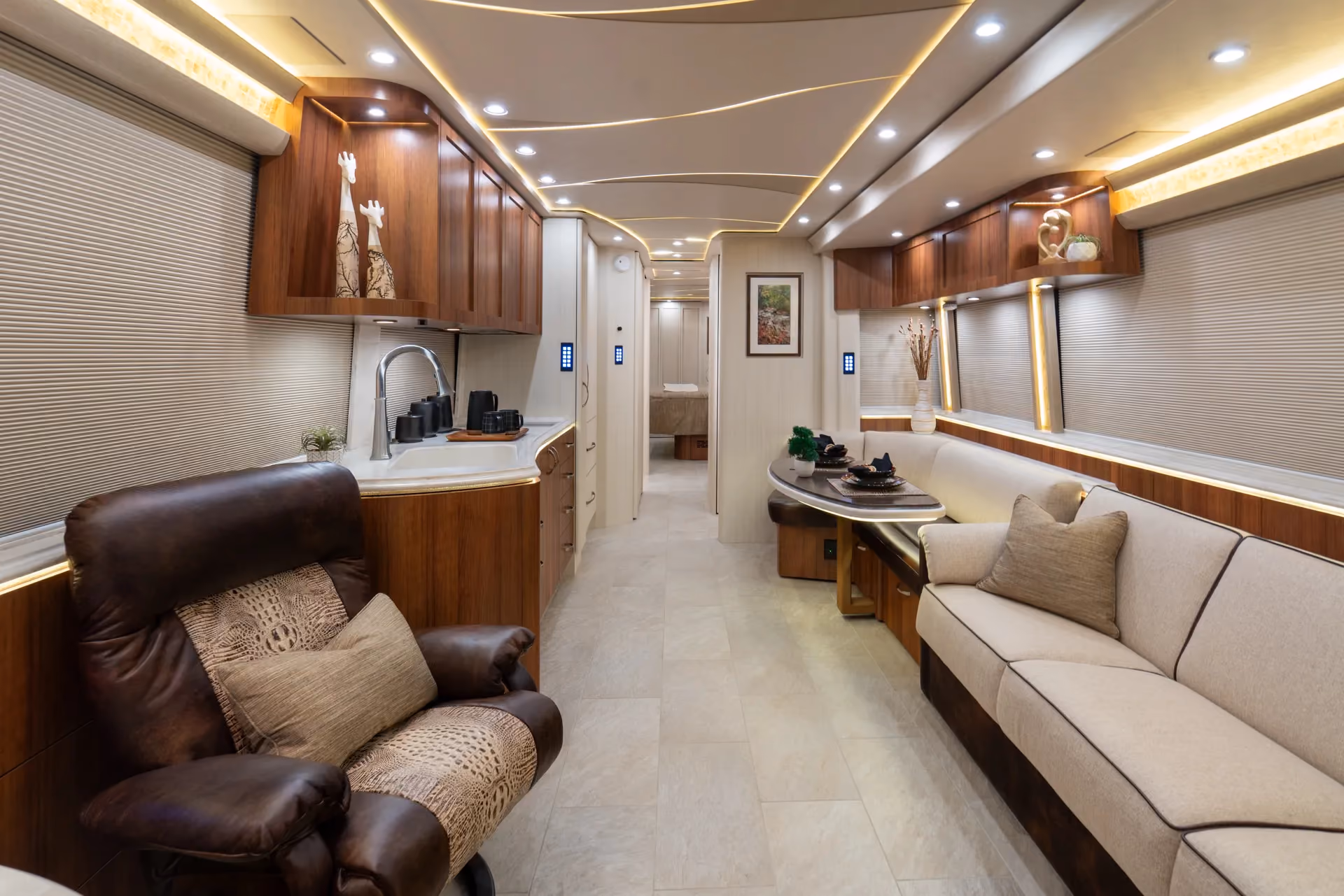 Marathon Coach #1376 | Luxury Motorcoach for Sale