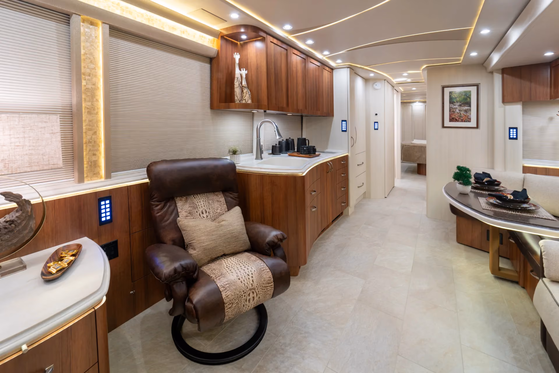 Marathon Coach #1376 | Luxury Motorcoach for Sale