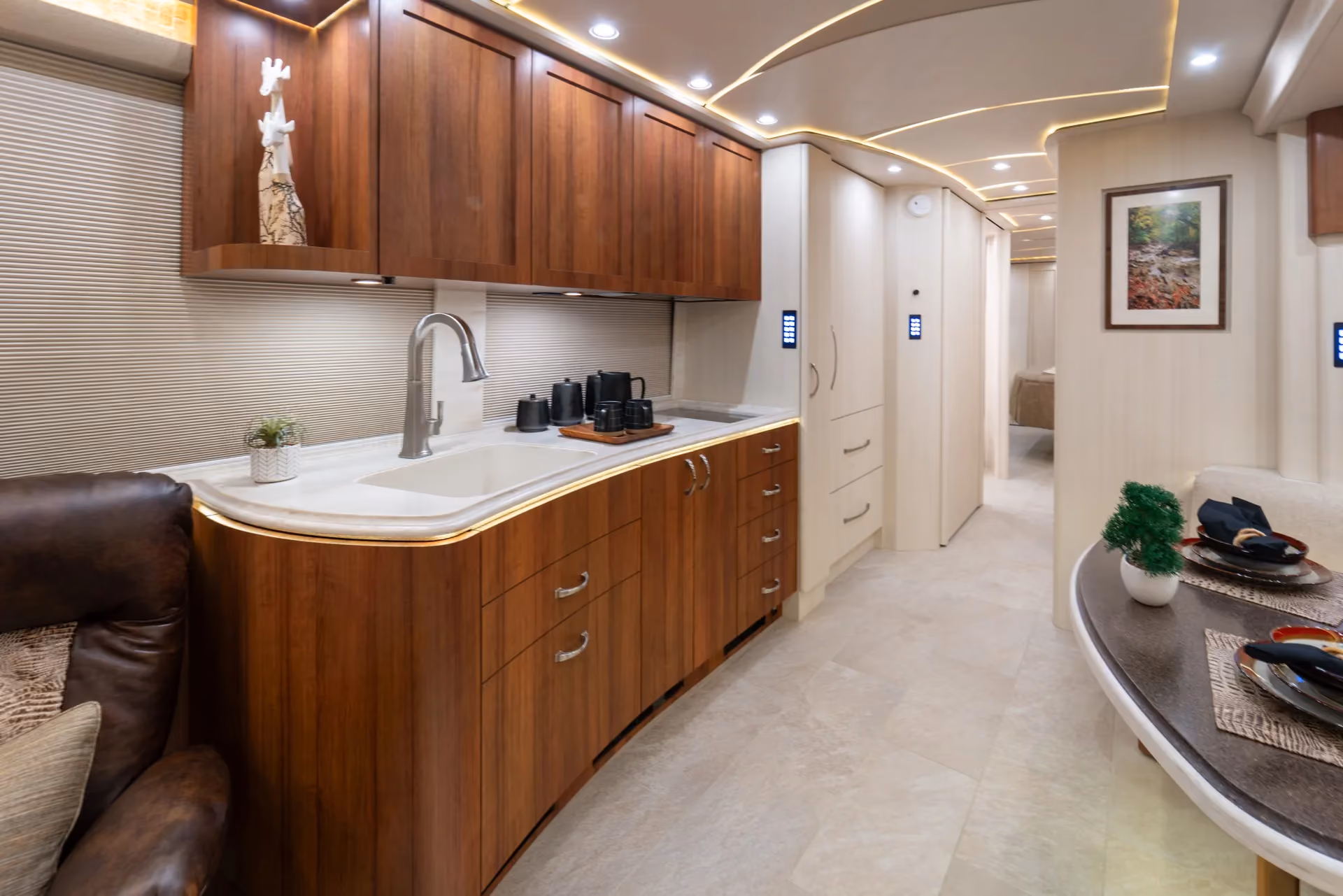 Marathon Coach #1376 | Luxury Motorcoach for Sale