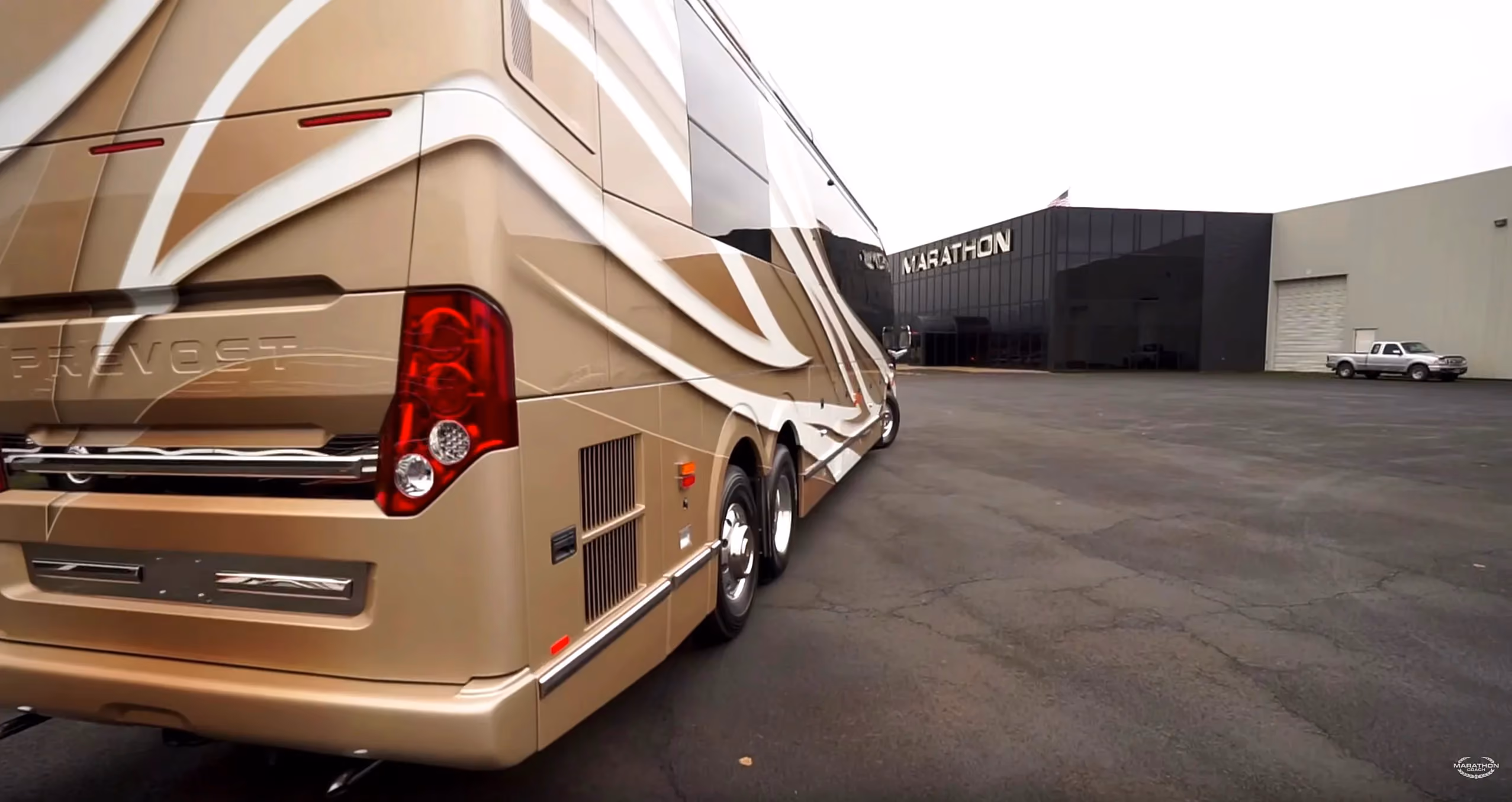 Posh and Polished Luxury RV: Marathon Show Coach #1316
