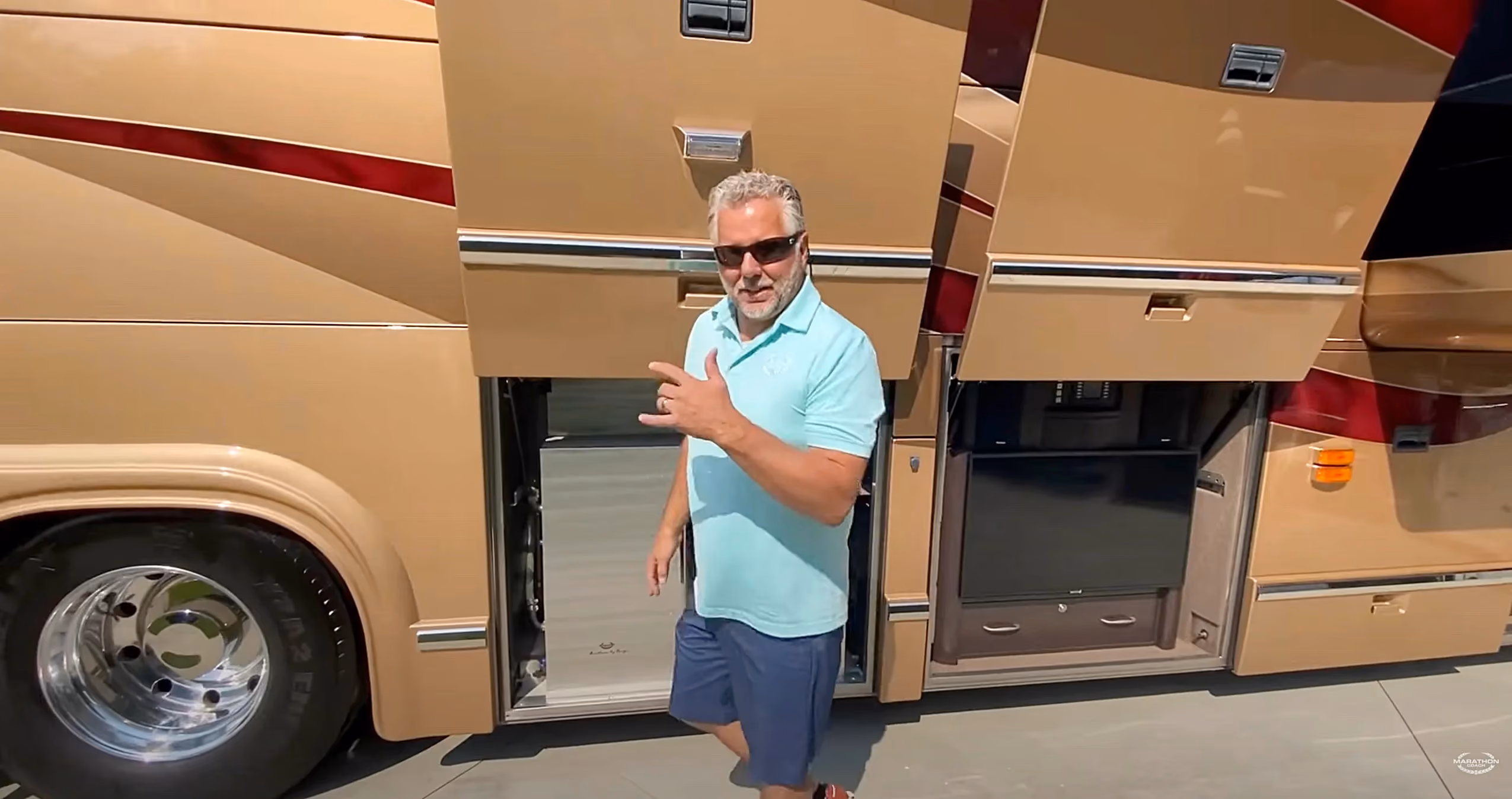 2009 Triple-Slide Luxury RV Tour, Pt.2 (1131): Randy, Dawn and a Marathon Coach Ep.104