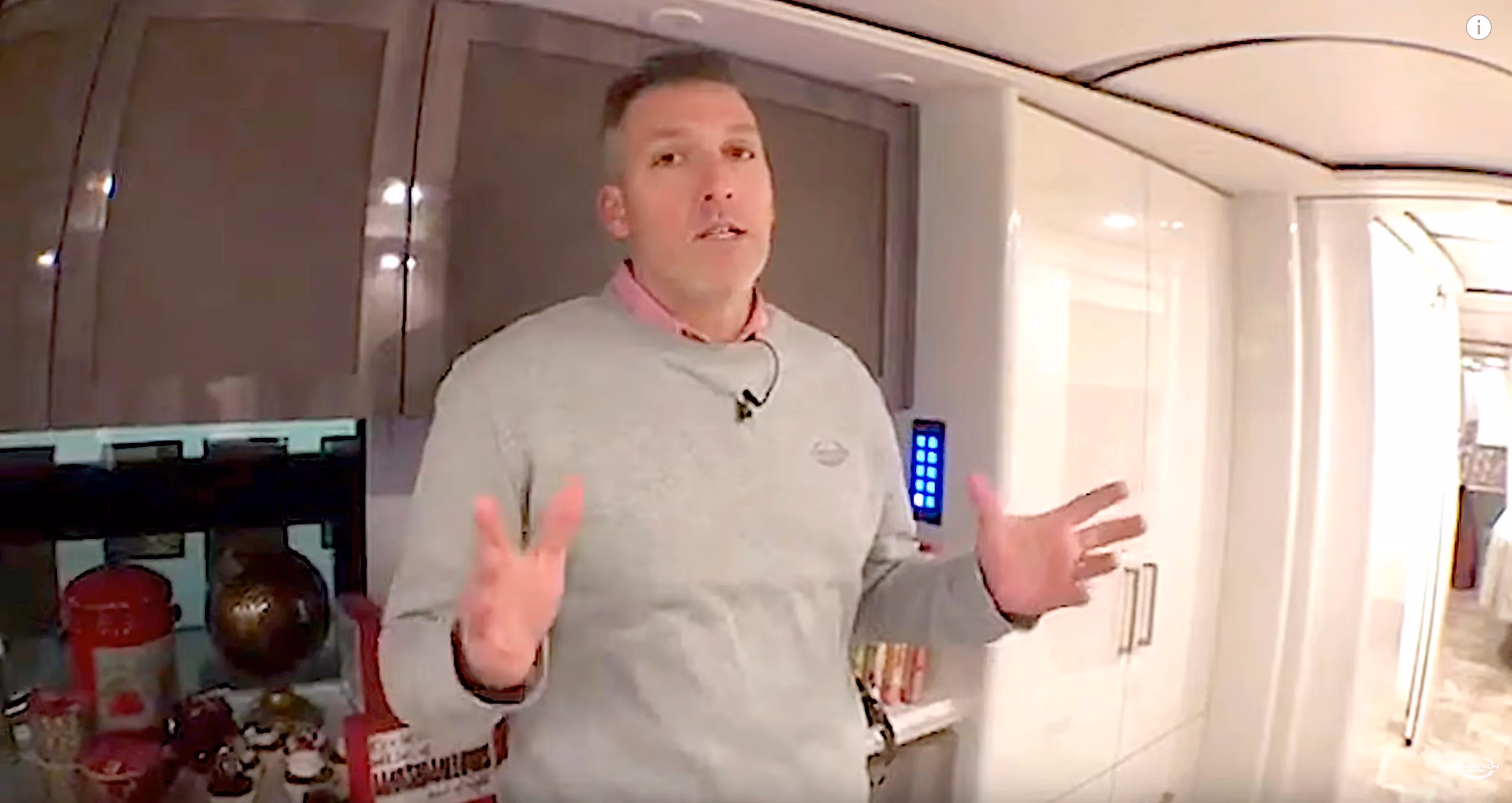 Luxury Coach Tour (1308). Marathon Mondays w/Mal Ep.135