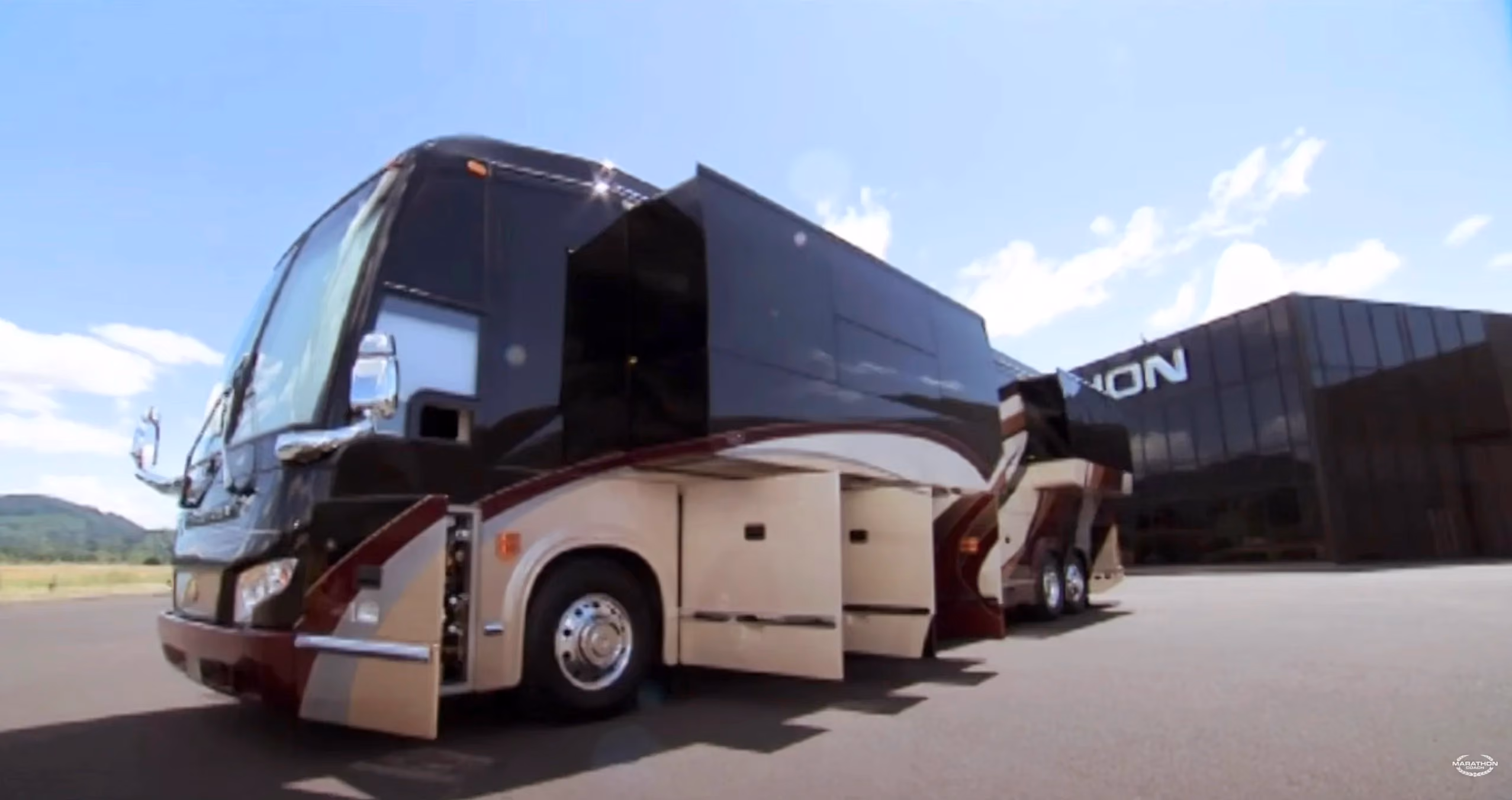 Posh Pre-Owned Luxury Coach: Marathon Show Coach #1210