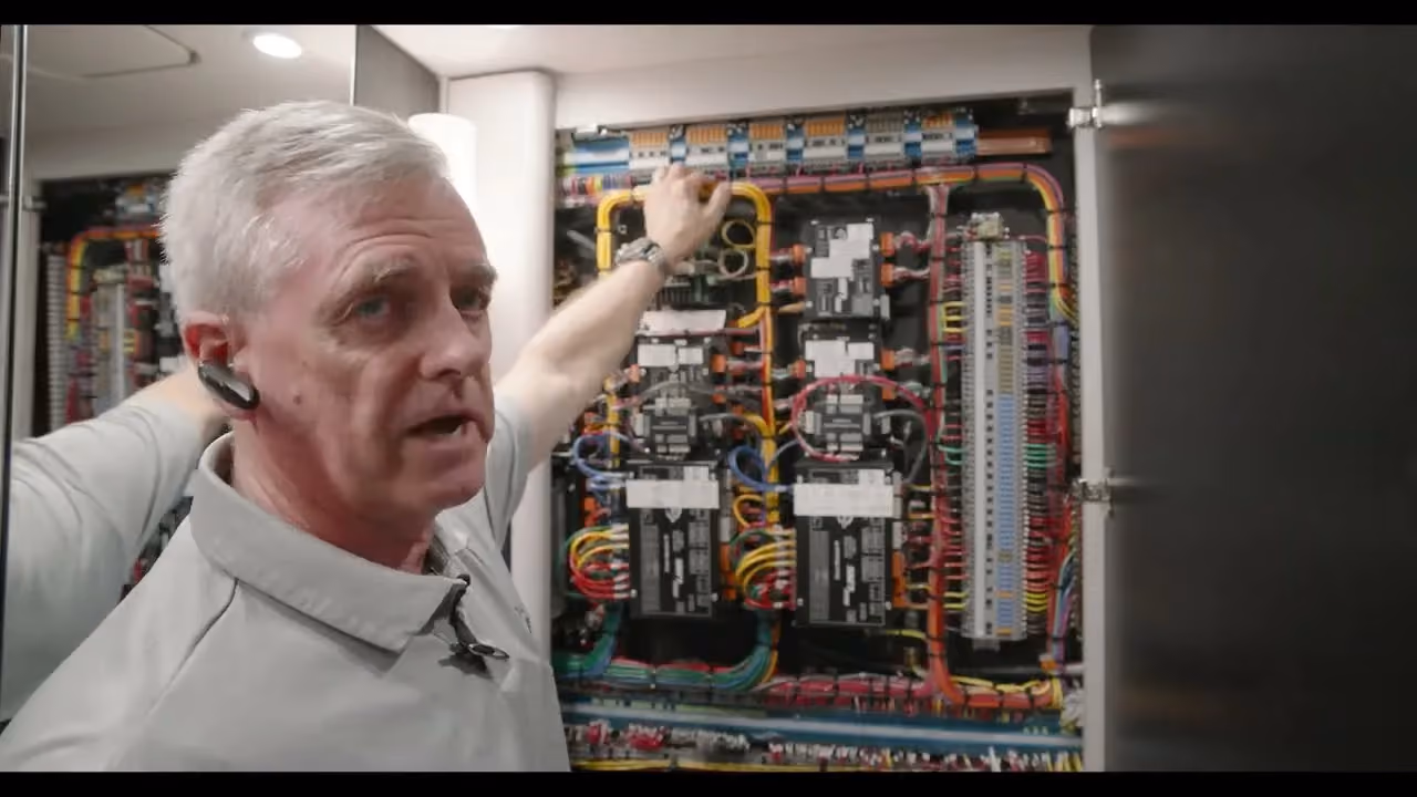 How-To: Changing House Led Fuses