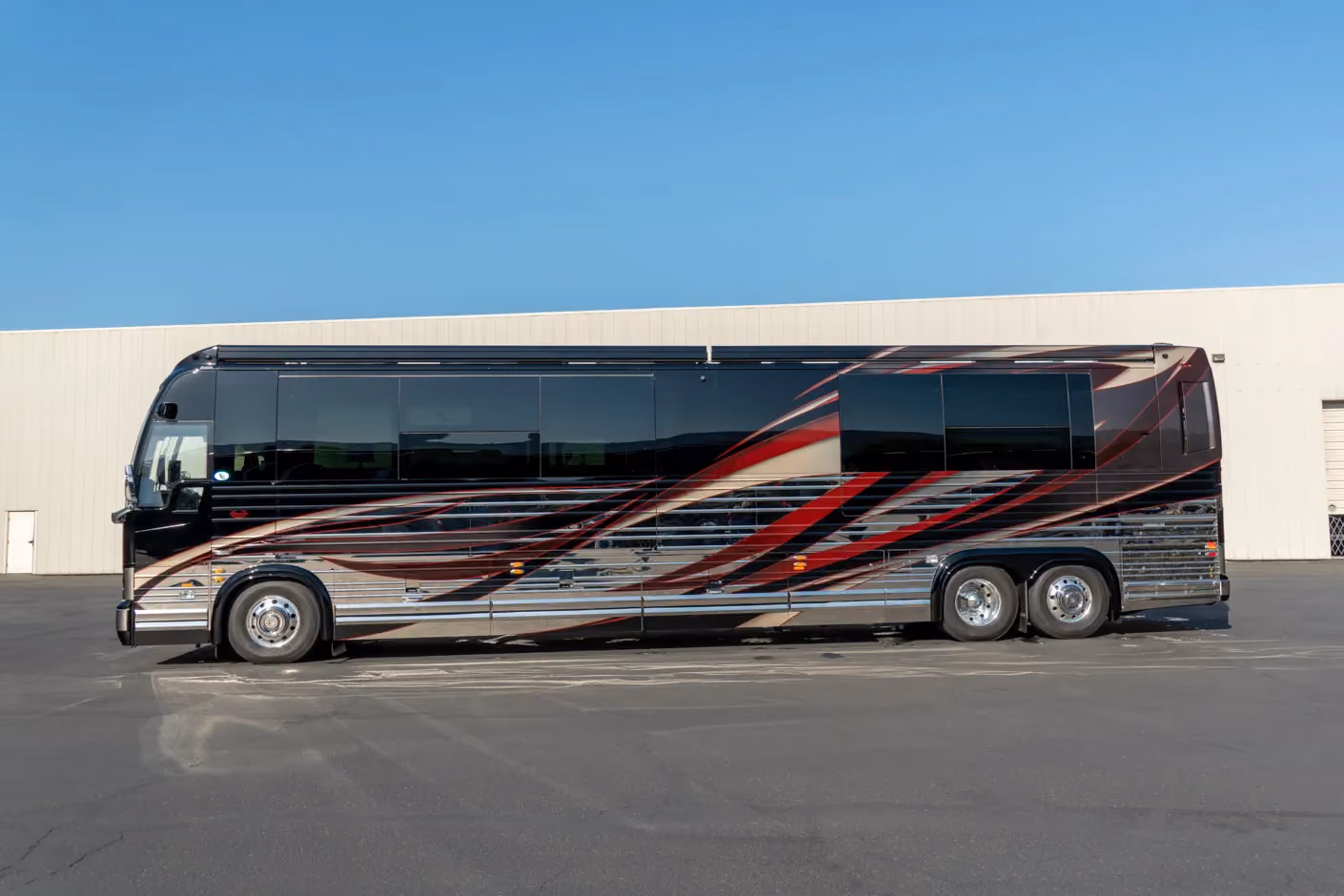 Exterior of Marathon Coach #1405 | Luxury Motorcoach for Sale