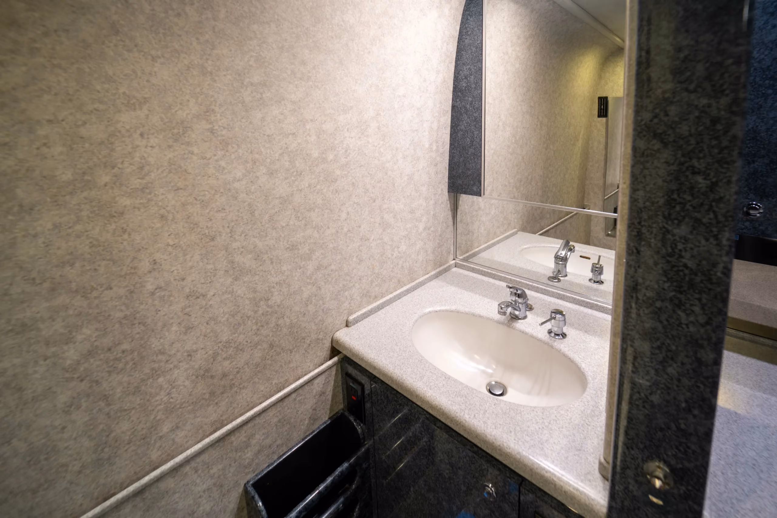 Salon overview of Marathon Coach 0359
