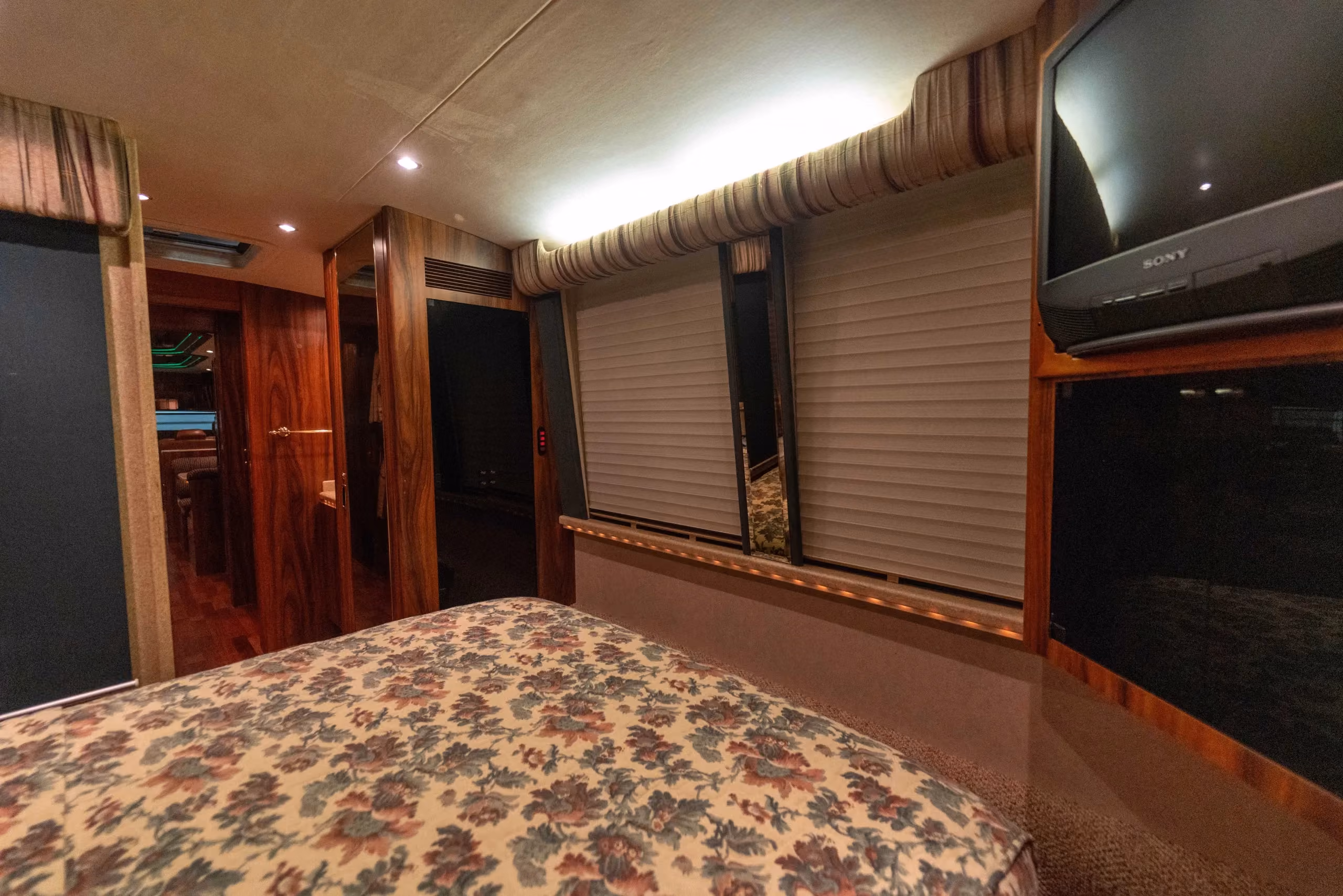 Interior finishes in Marathon Coach 0363