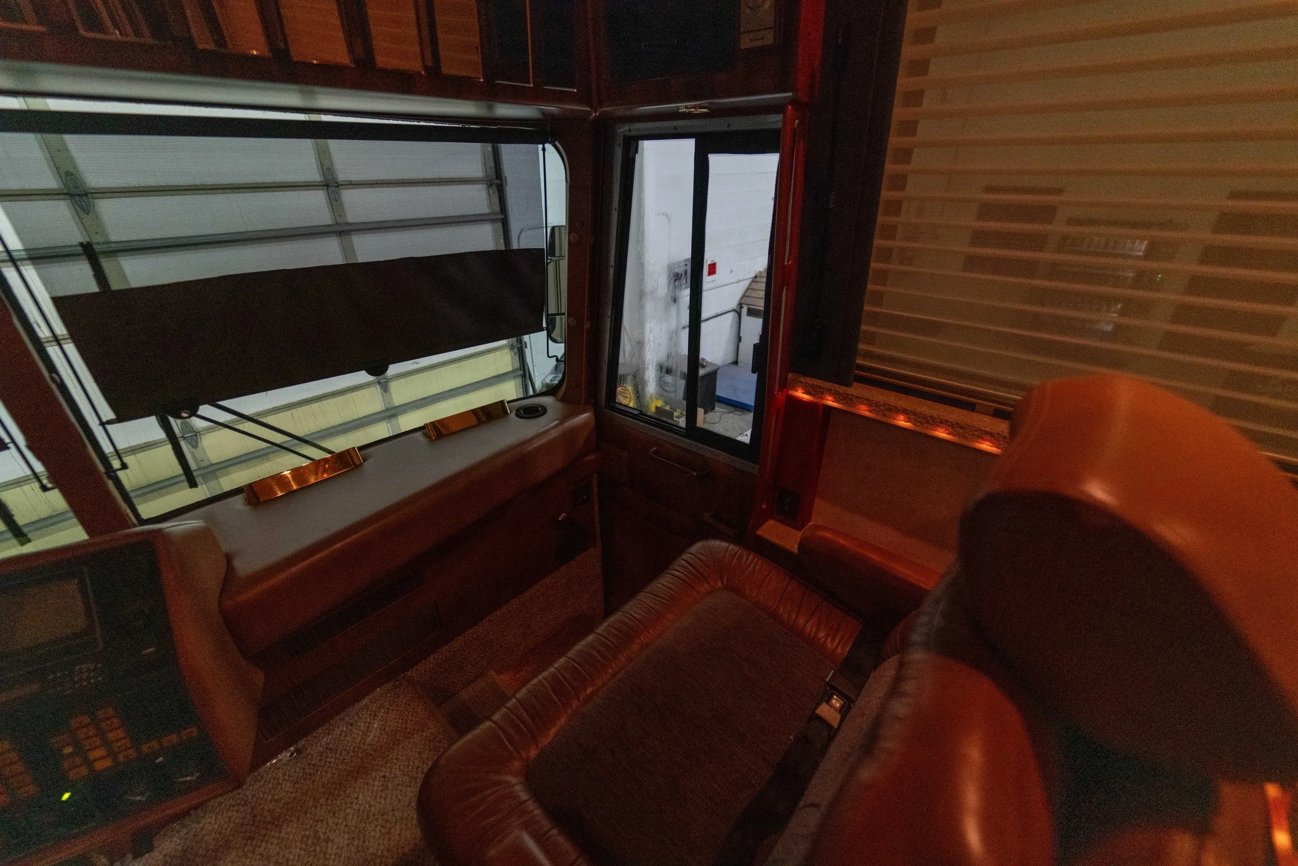 Vanity and sink detail in Marathon Coach 0363