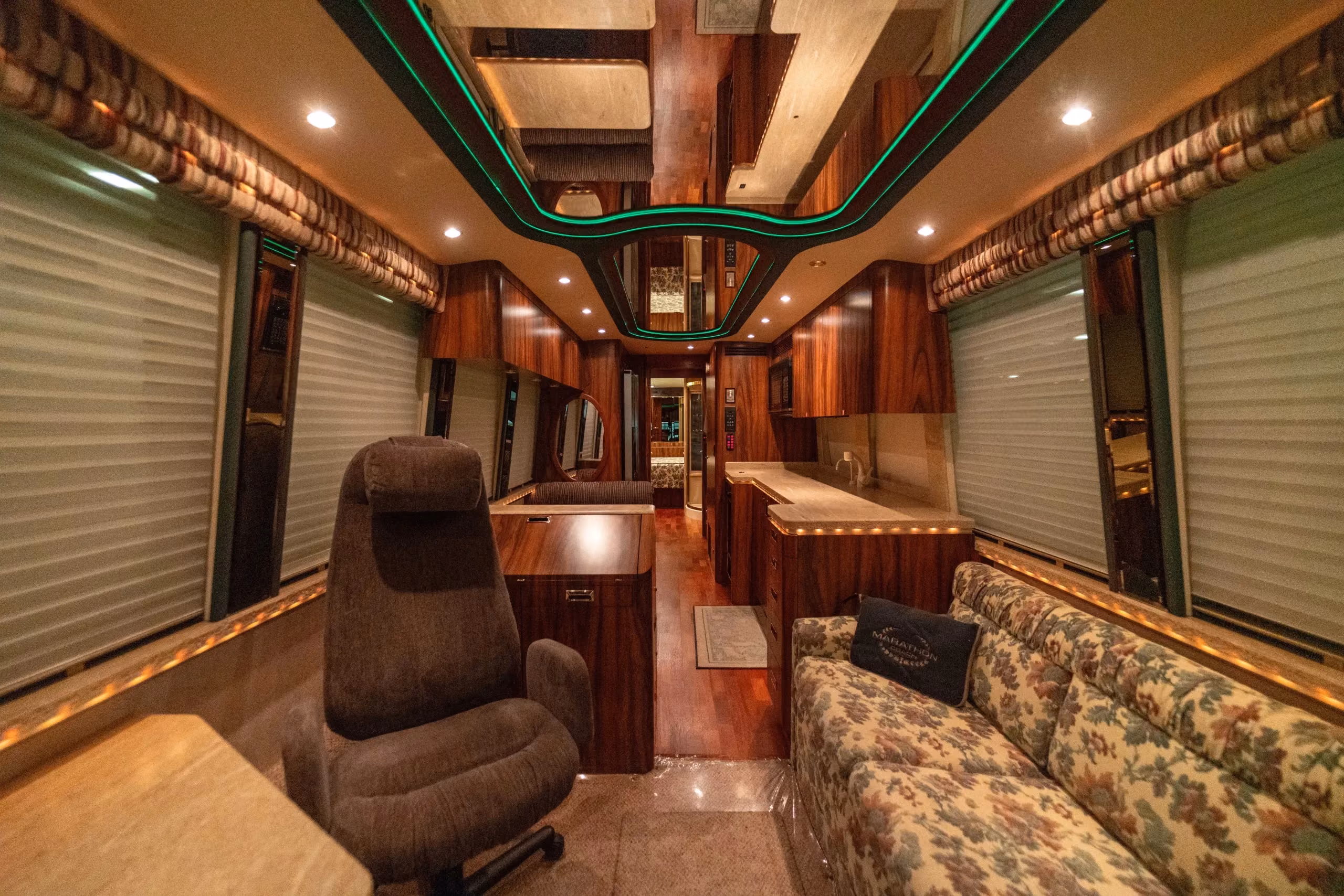 Salon of 1995 Marathon Coach 0363 on Prevost XLV-45