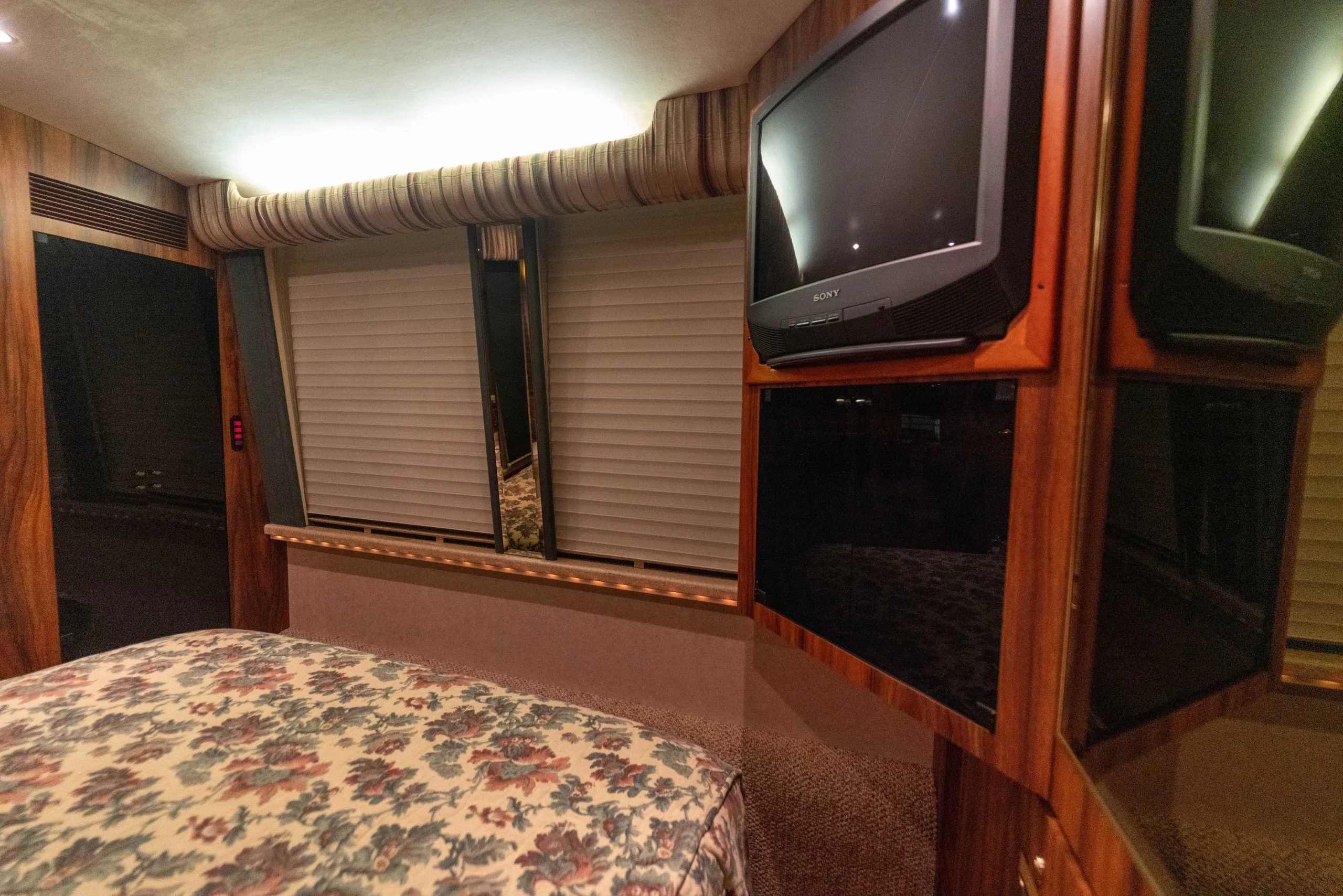 Interior living space of Marathon Coach 0363