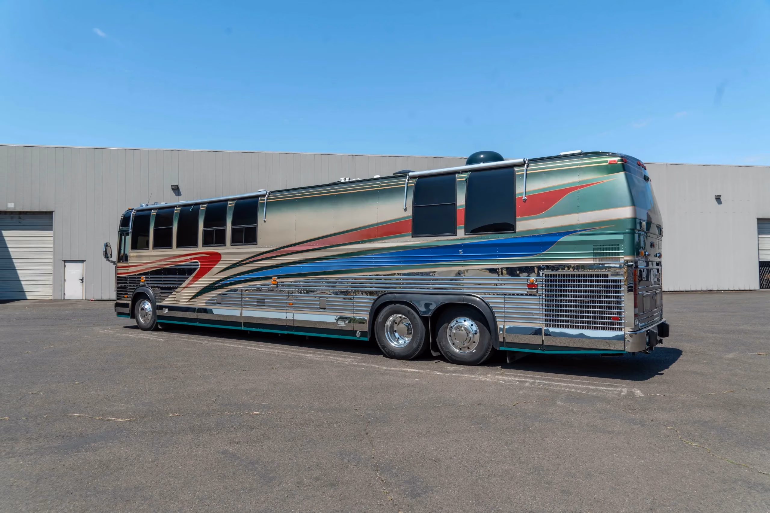 Finish and material detail in 1995 Marathon Coach 0363