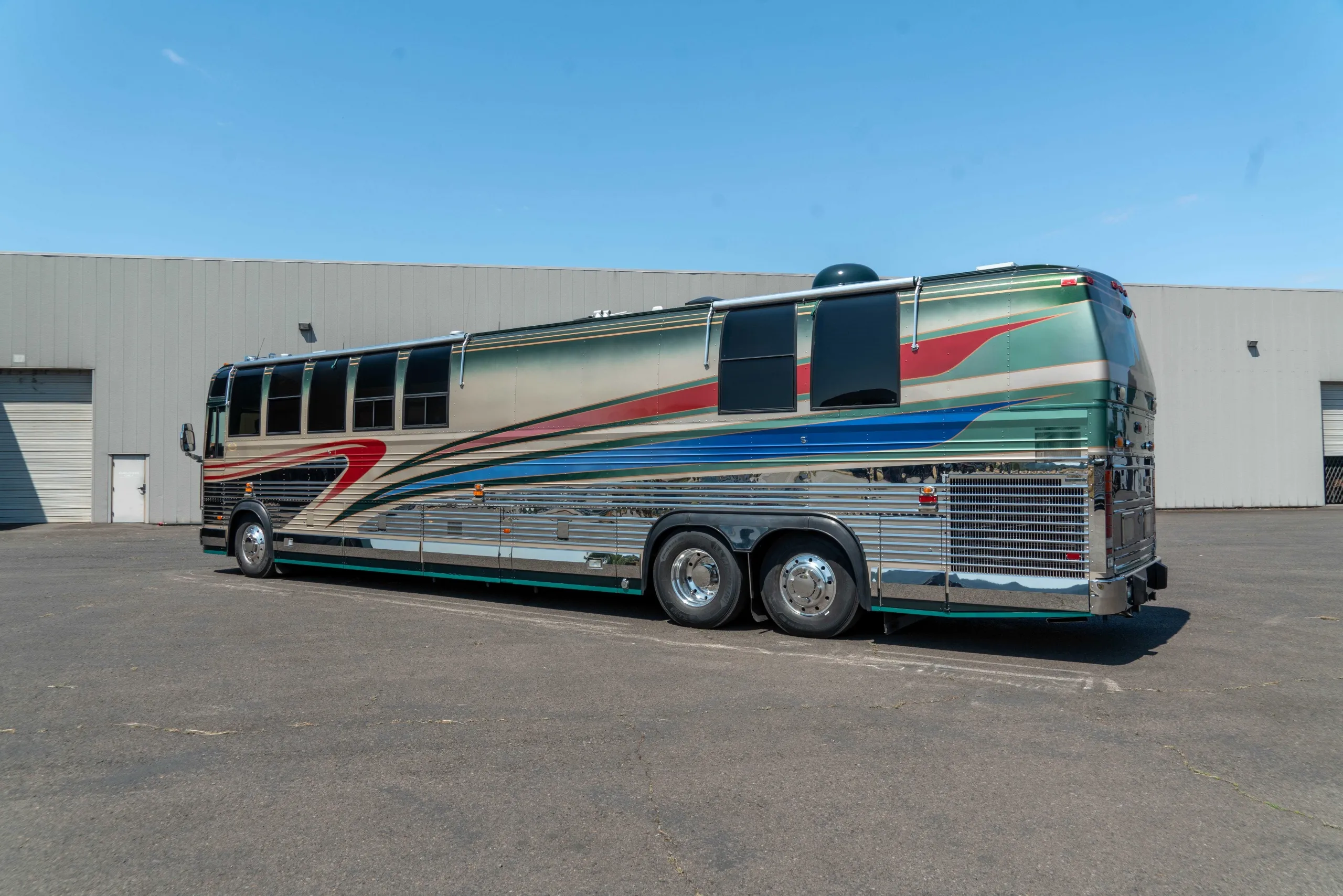 Finish and material detail in 1995 Marathon Coach 0363