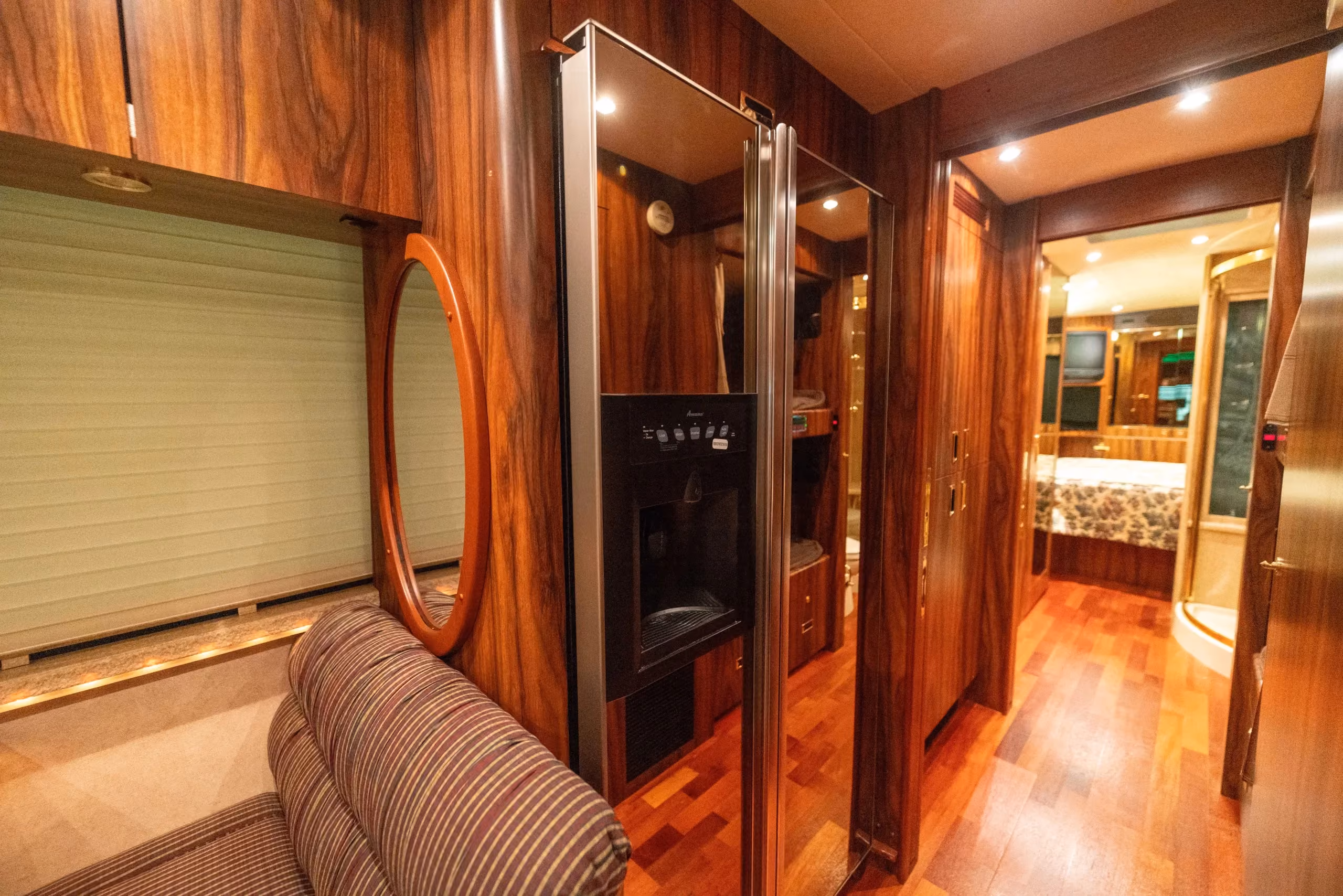 Bathroom area of Marathon Coach 0363