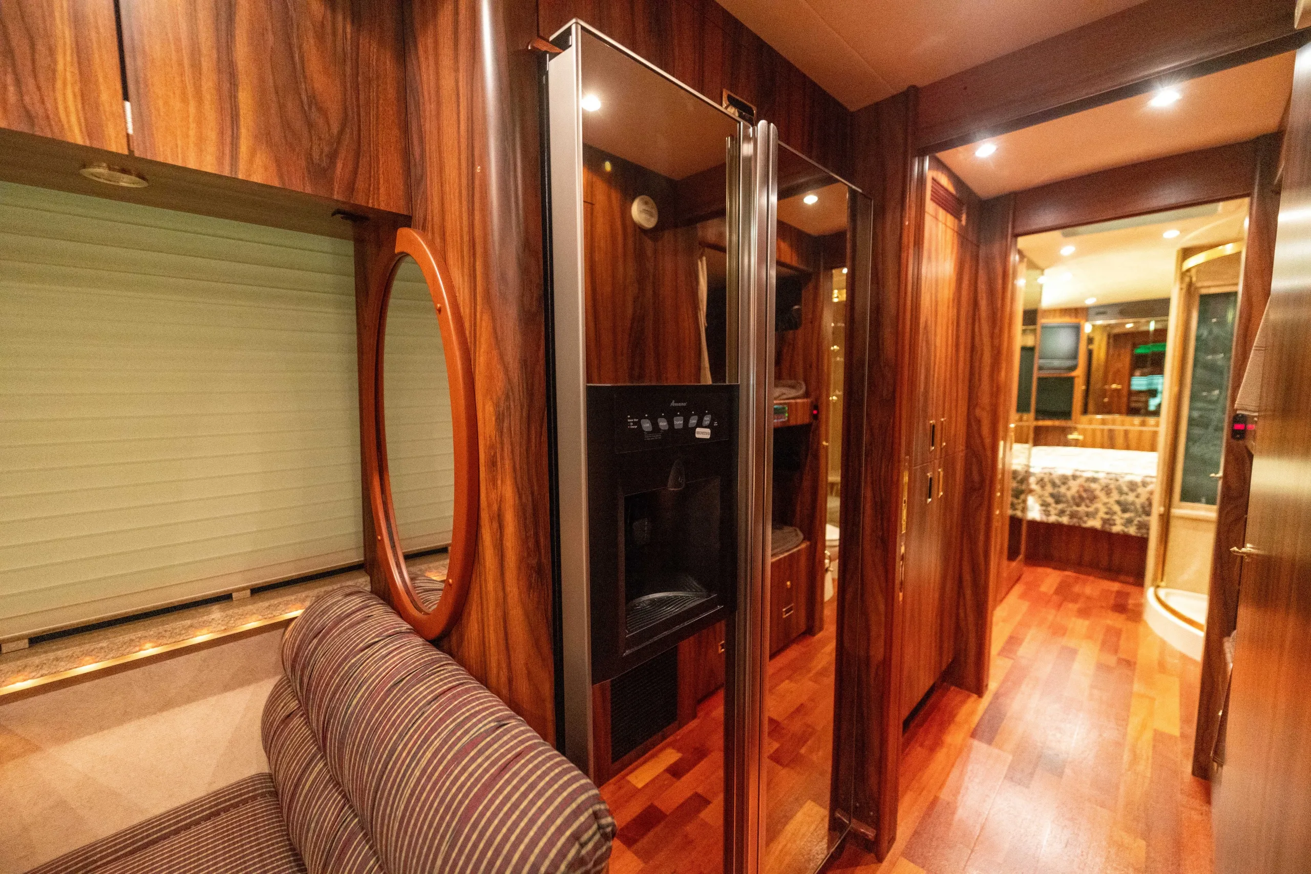 Bathroom area of Marathon Coach 0363