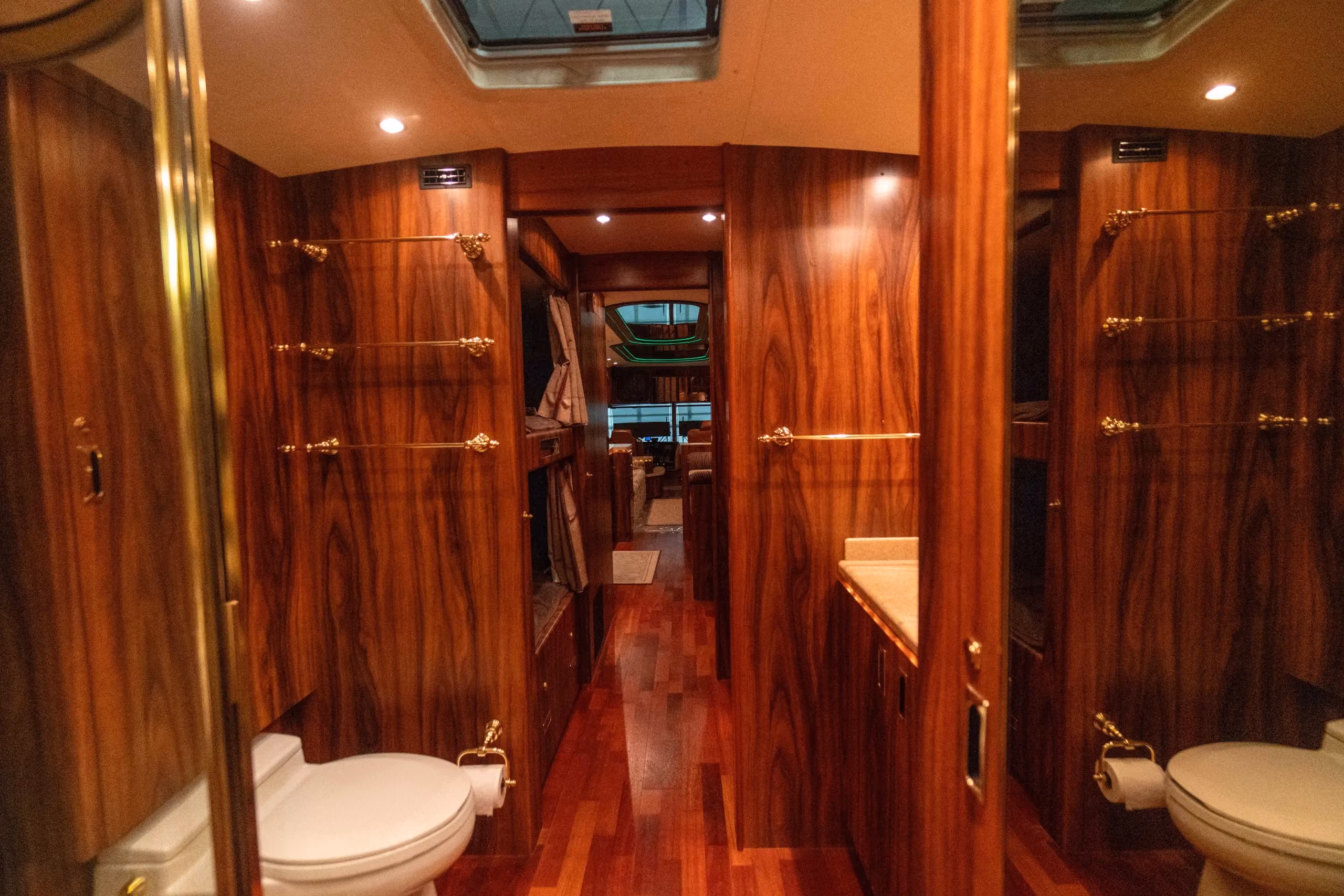 Interior transition area of Marathon Coach 0363