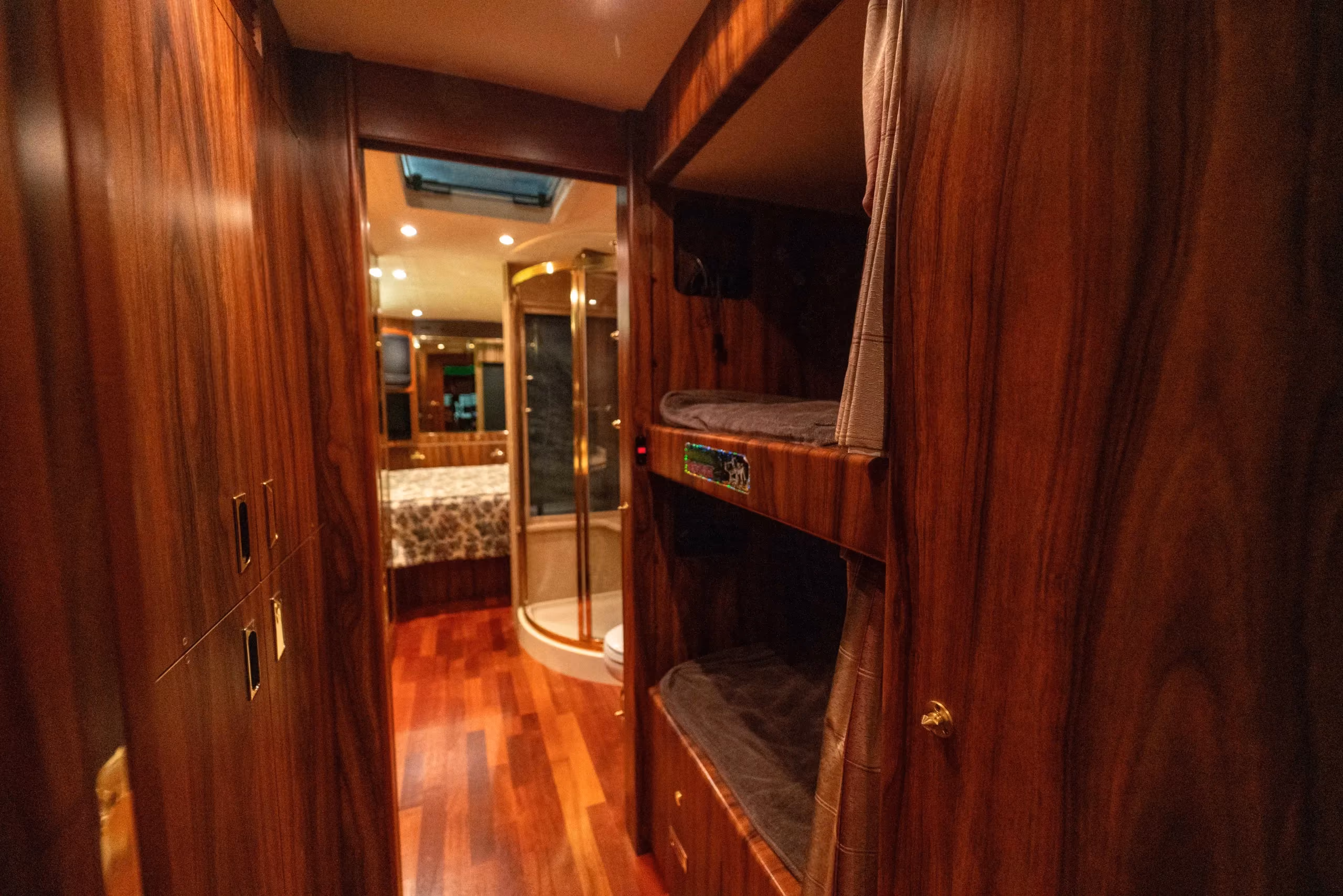 Bathroom vanity in Marathon Coach 0363