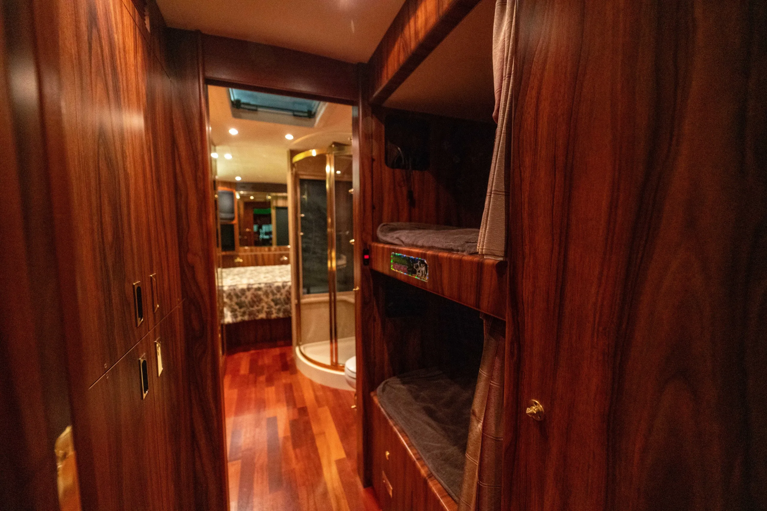 Bathroom vanity in Marathon Coach 0363
