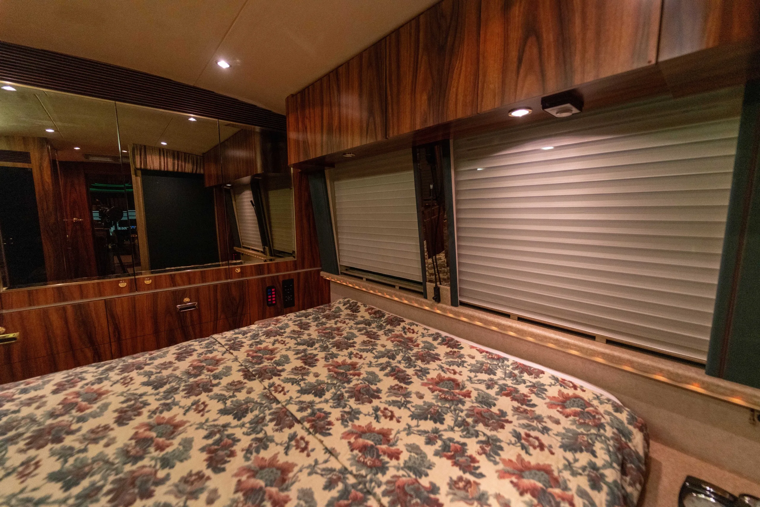 Bedroom cabinetry in Marathon Coach 0363