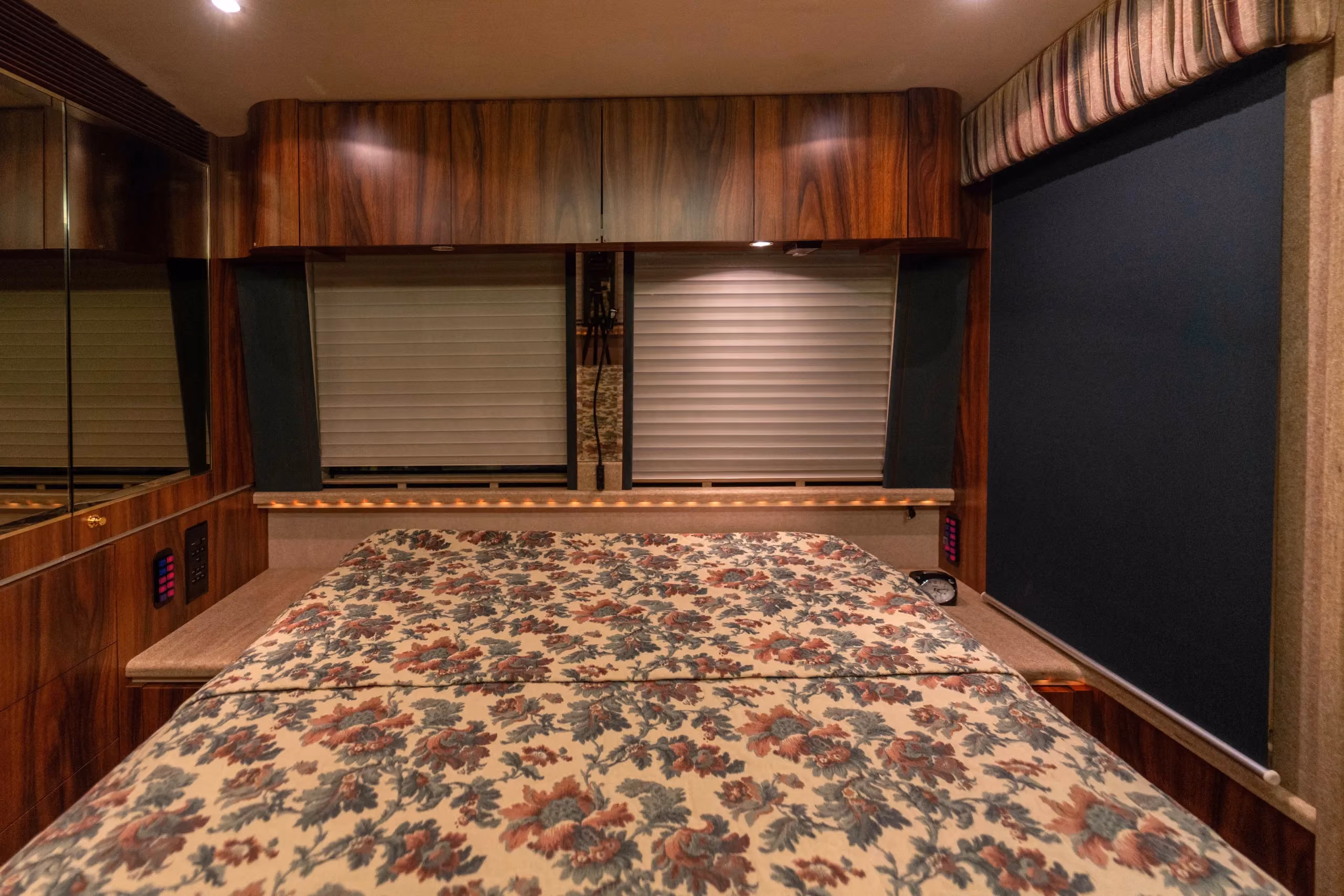 Bedroom detail in Marathon Coach 0363