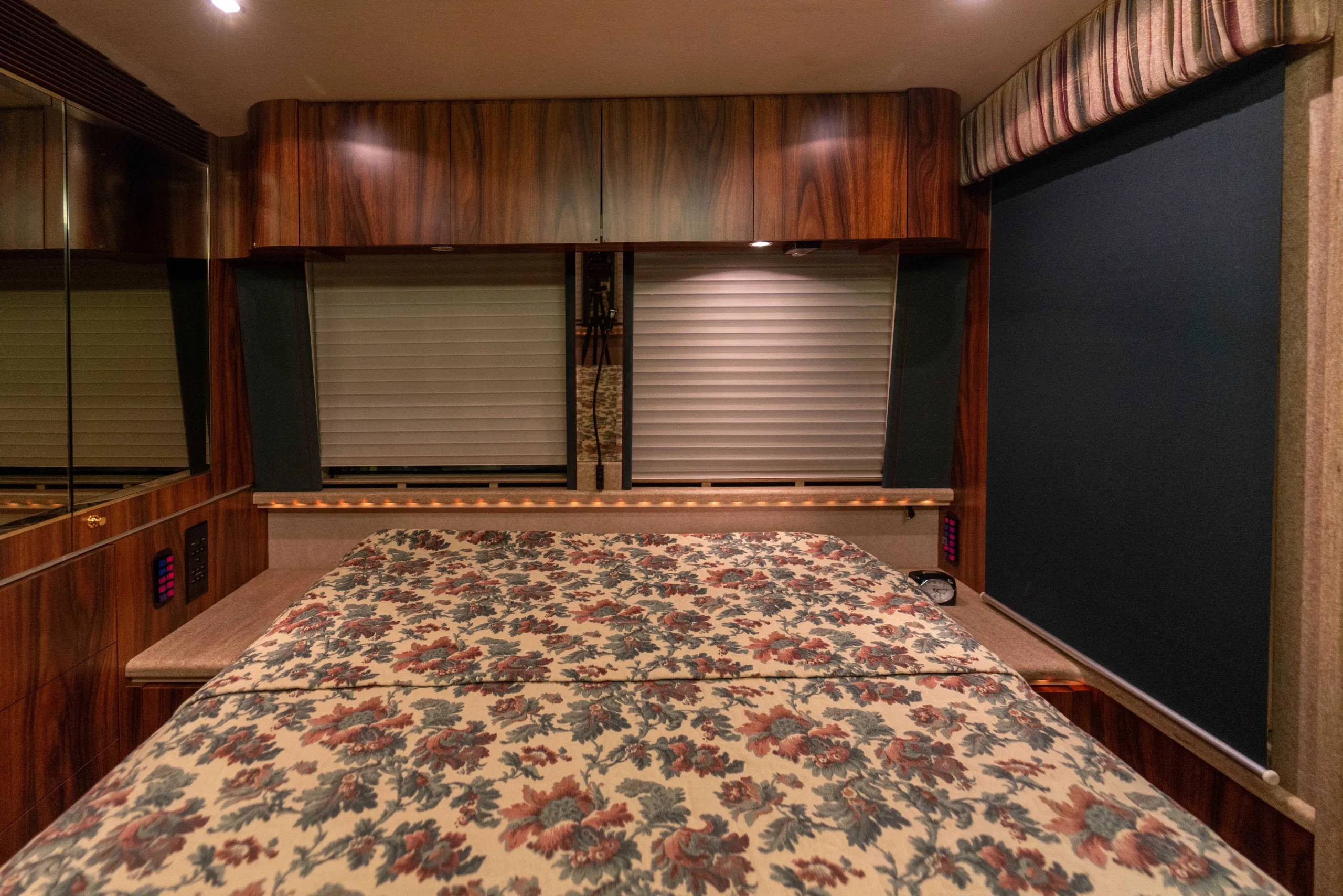 Bedroom detail in Marathon Coach 0363