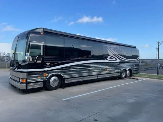 Exterior of 2001 Marathon Coach 0705 on Prevost XLV-45 chassis