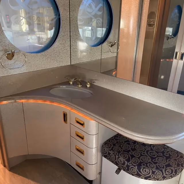 Vanity and sink in Marathon Coach 0705