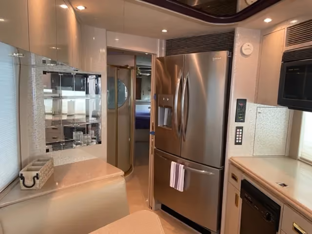 Integrated audio and video control system in Marathon Coach 0705