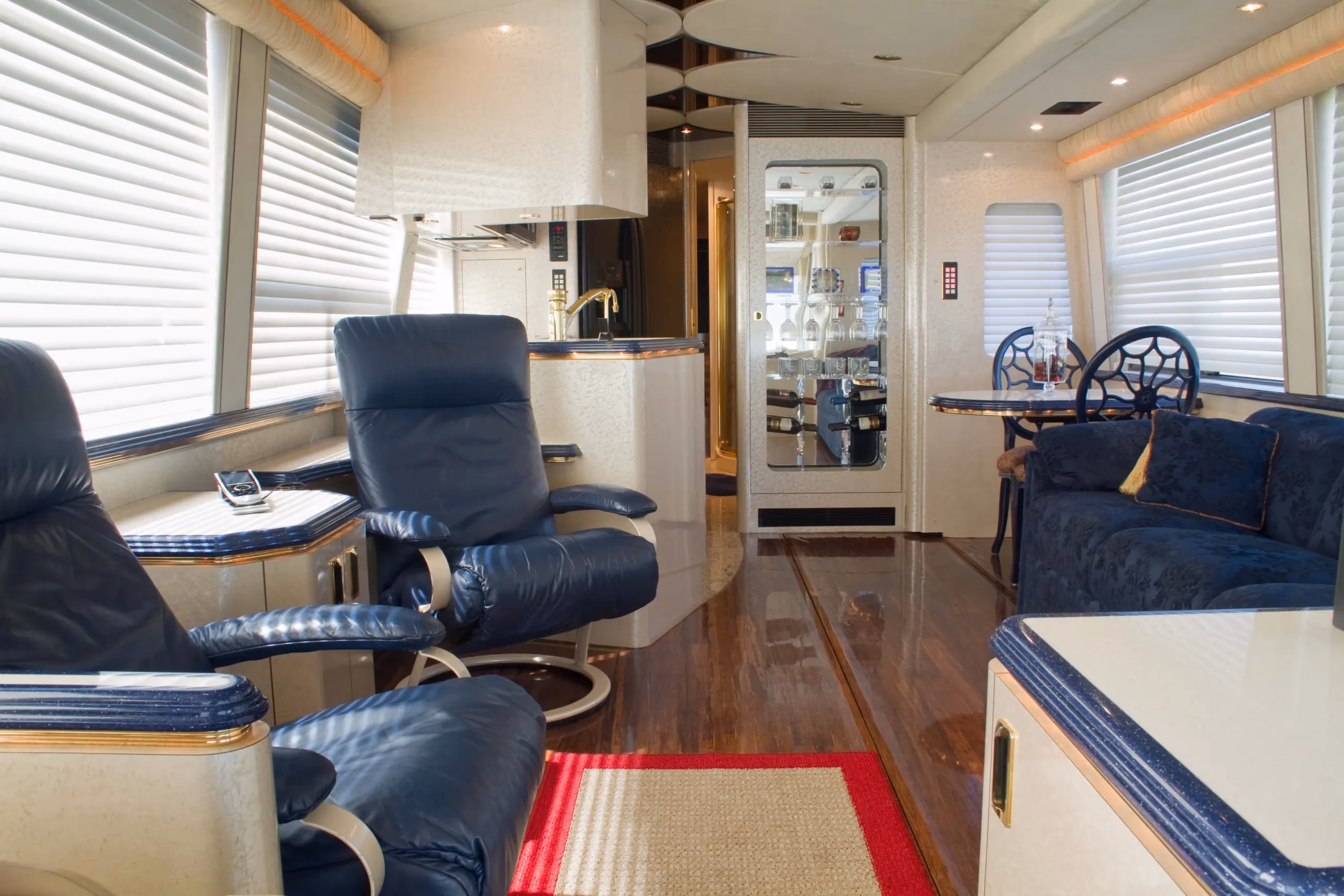 Salon interior of Marathon Coach 0735