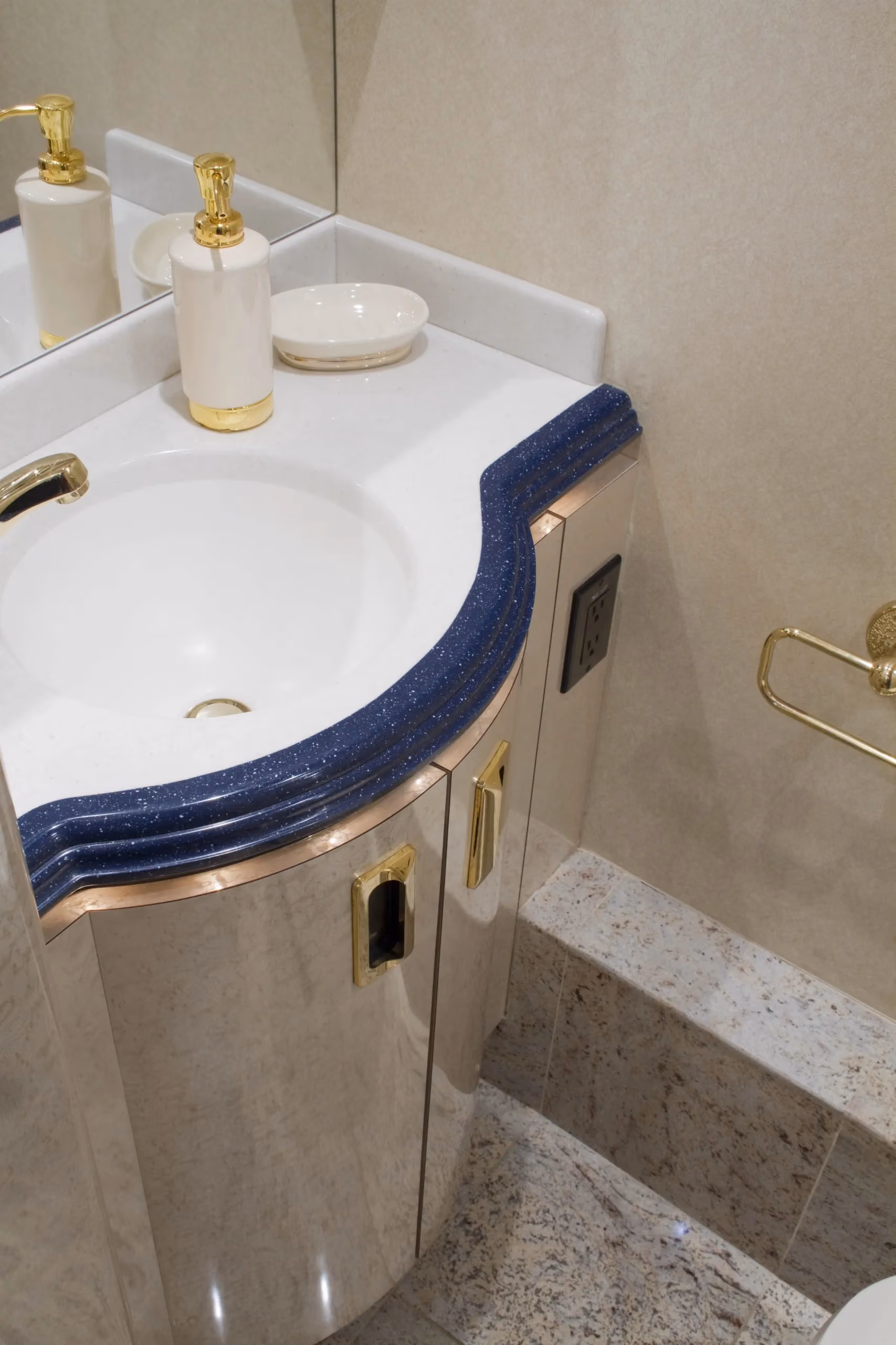 Salon cabinetry in Marathon Coach 0735