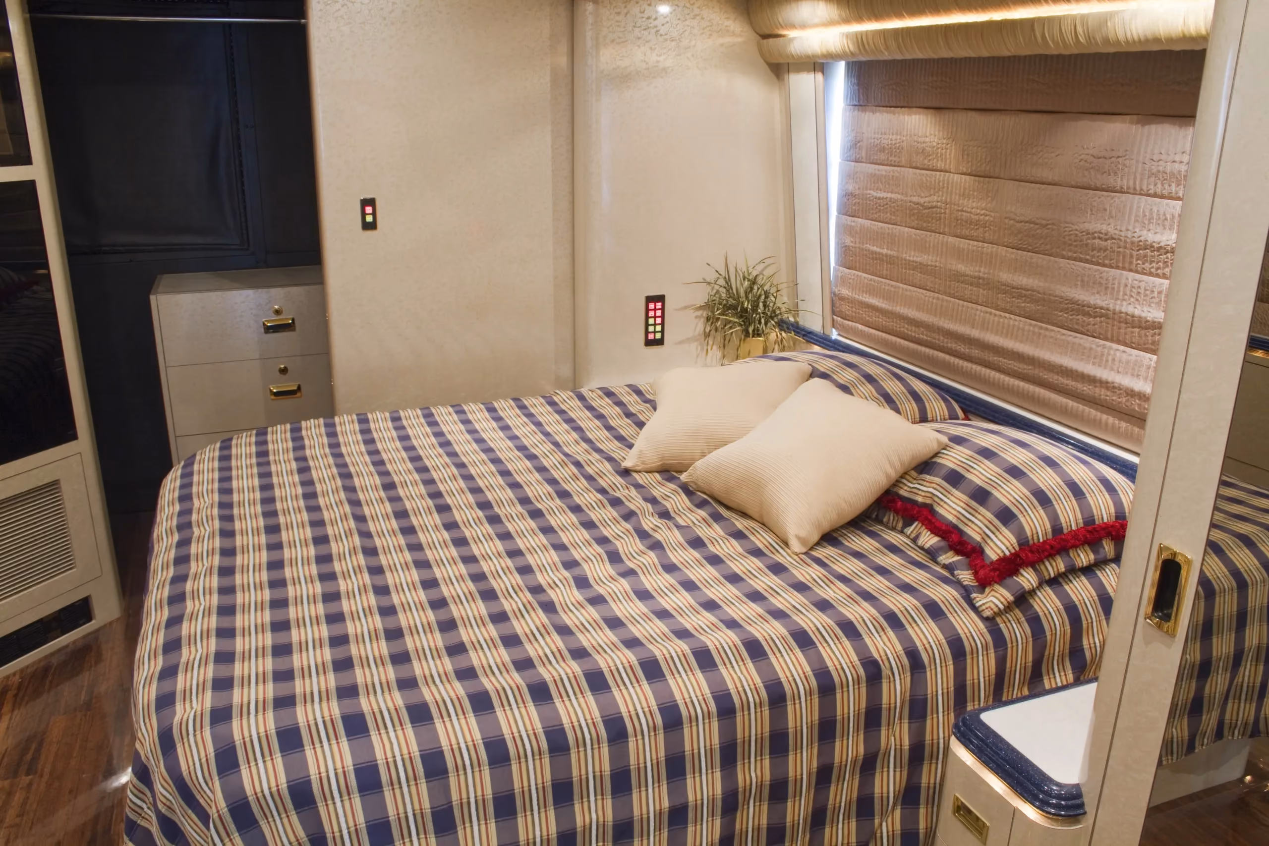 Cockpit with flip-down TV in Marathon Coach 0735